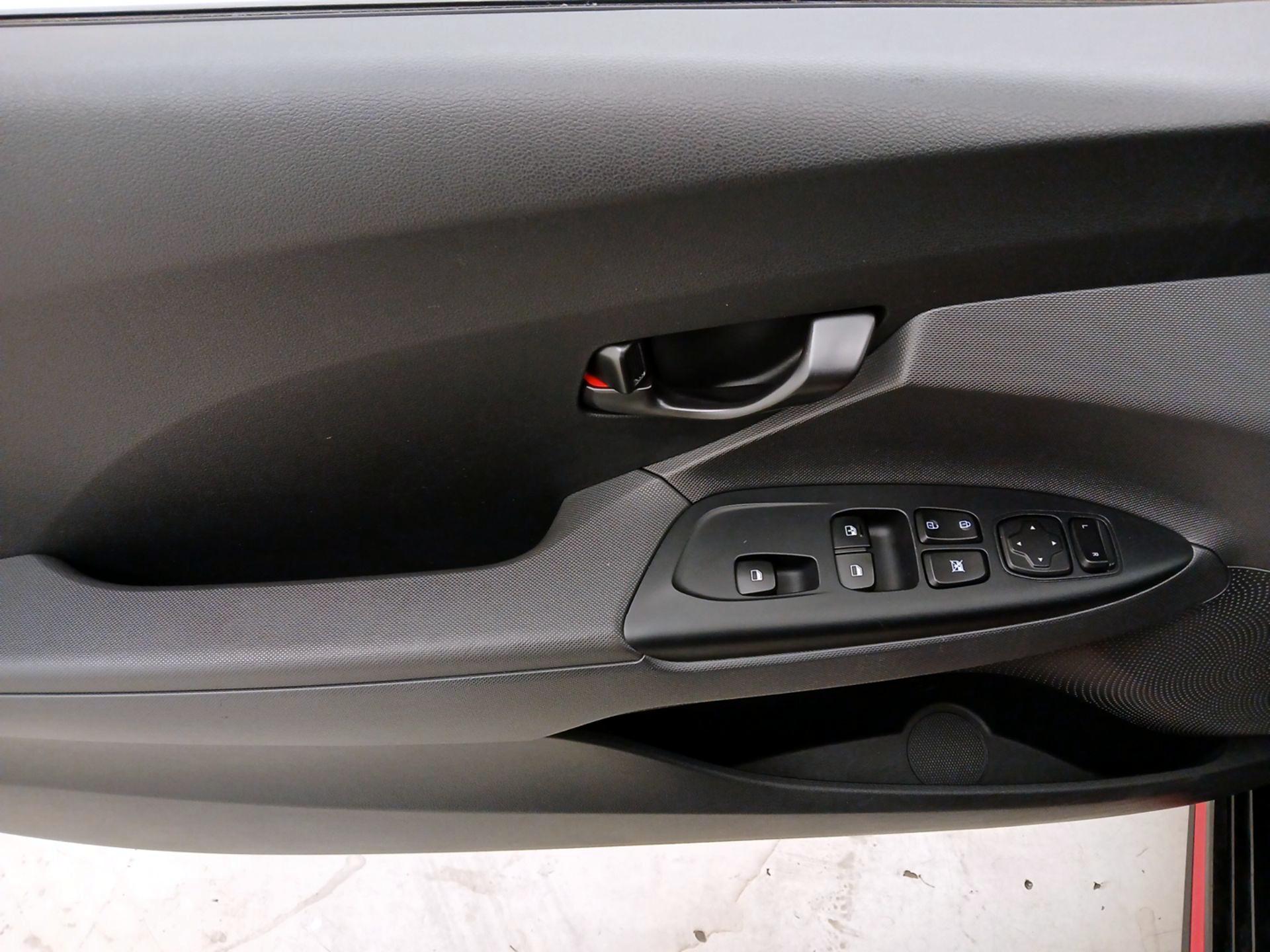 Thumbnail: 2021 Hyundai Veloster - 12