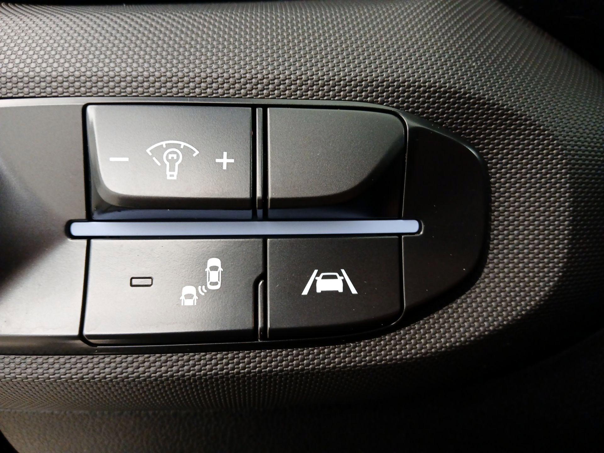 Thumbnail: 2021 Hyundai Veloster - 13