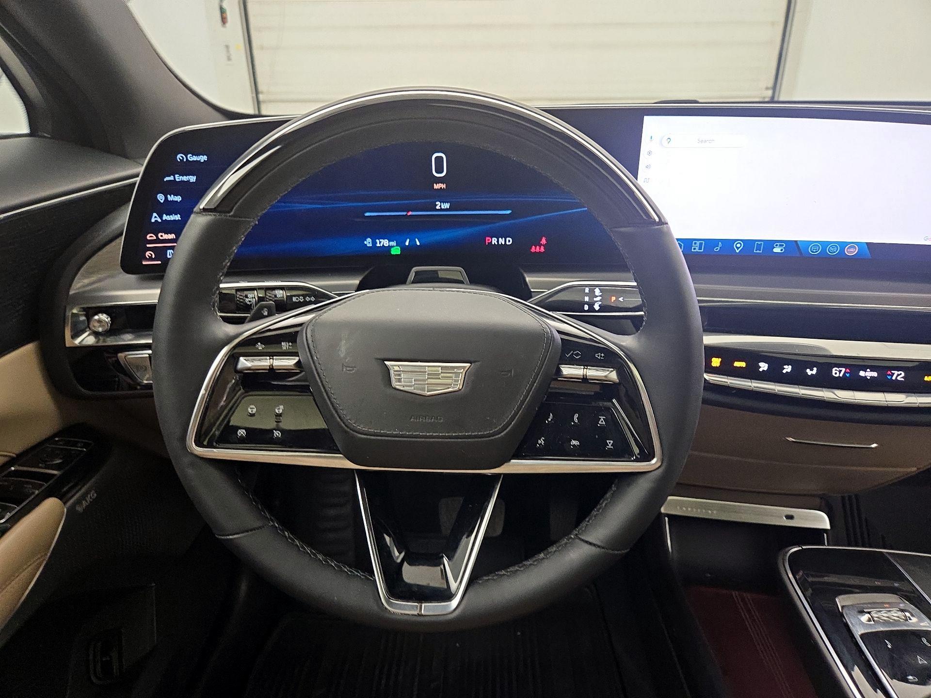 Thumbnail: 2024 Cadillac Lyriq - 10