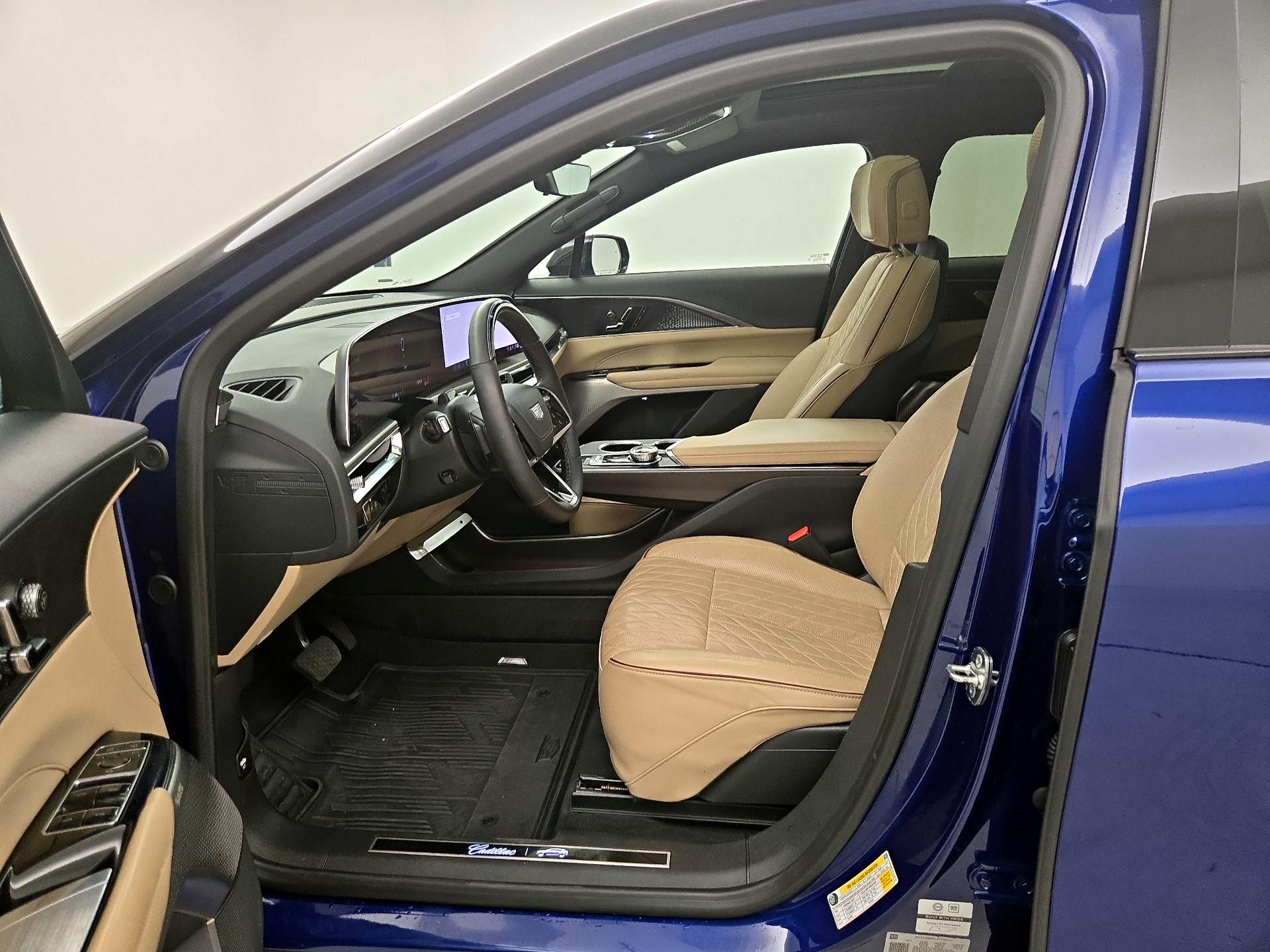 Thumbnail: 2024 Cadillac Lyriq - 11