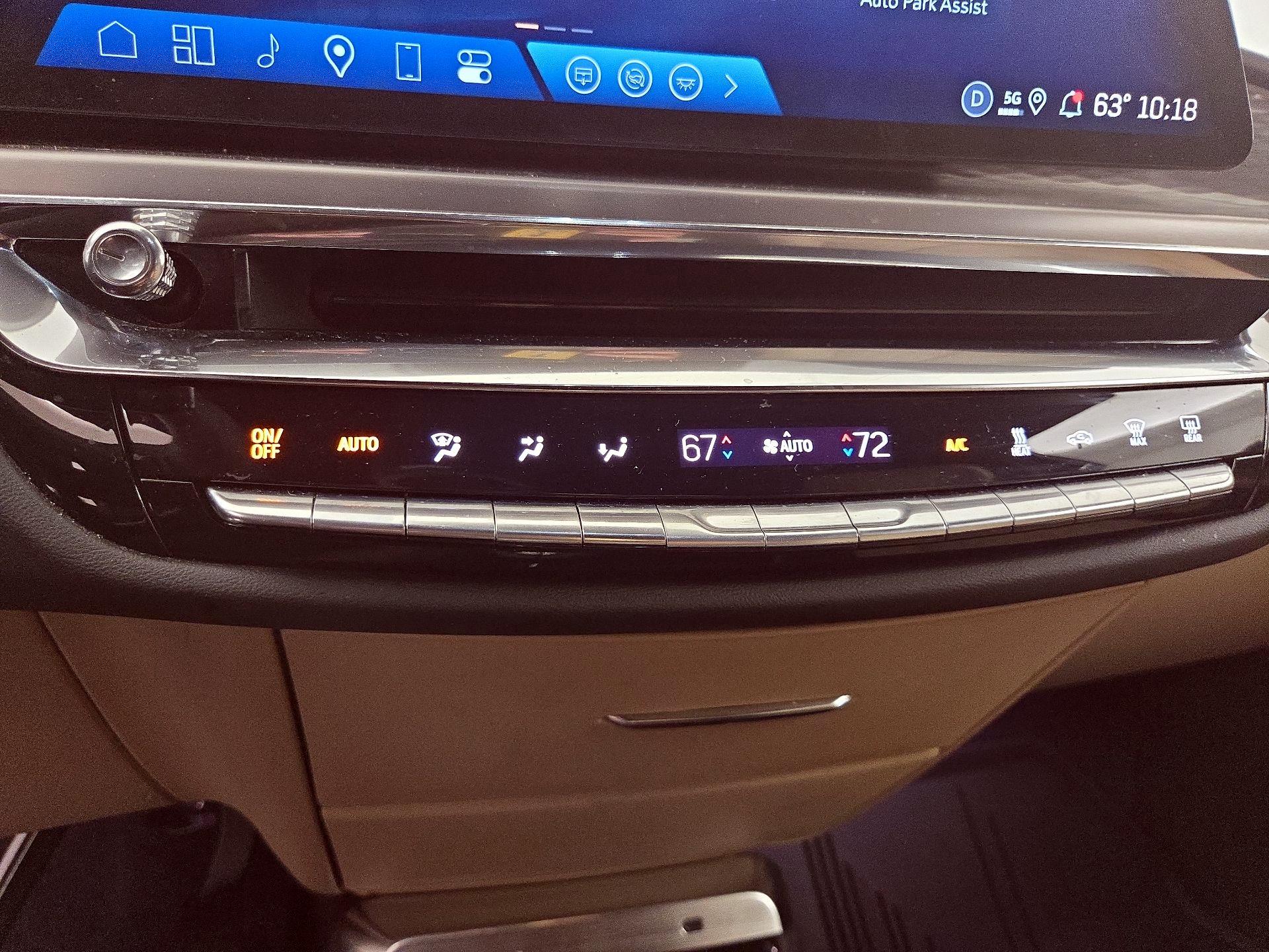 Thumbnail: 2024 Cadillac Lyriq - 17