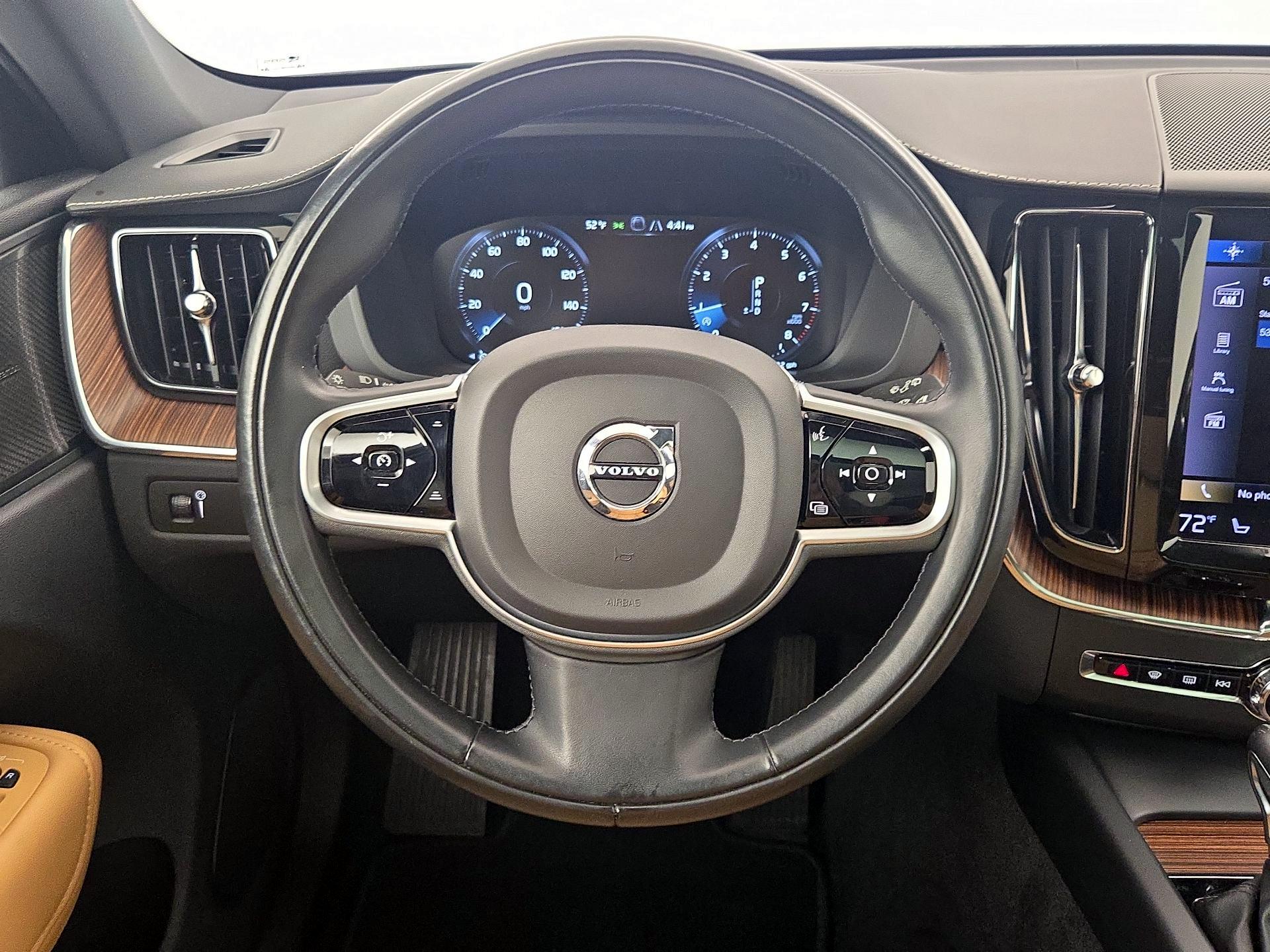 Thumbnail: 2021 Volvo XC60 - 10