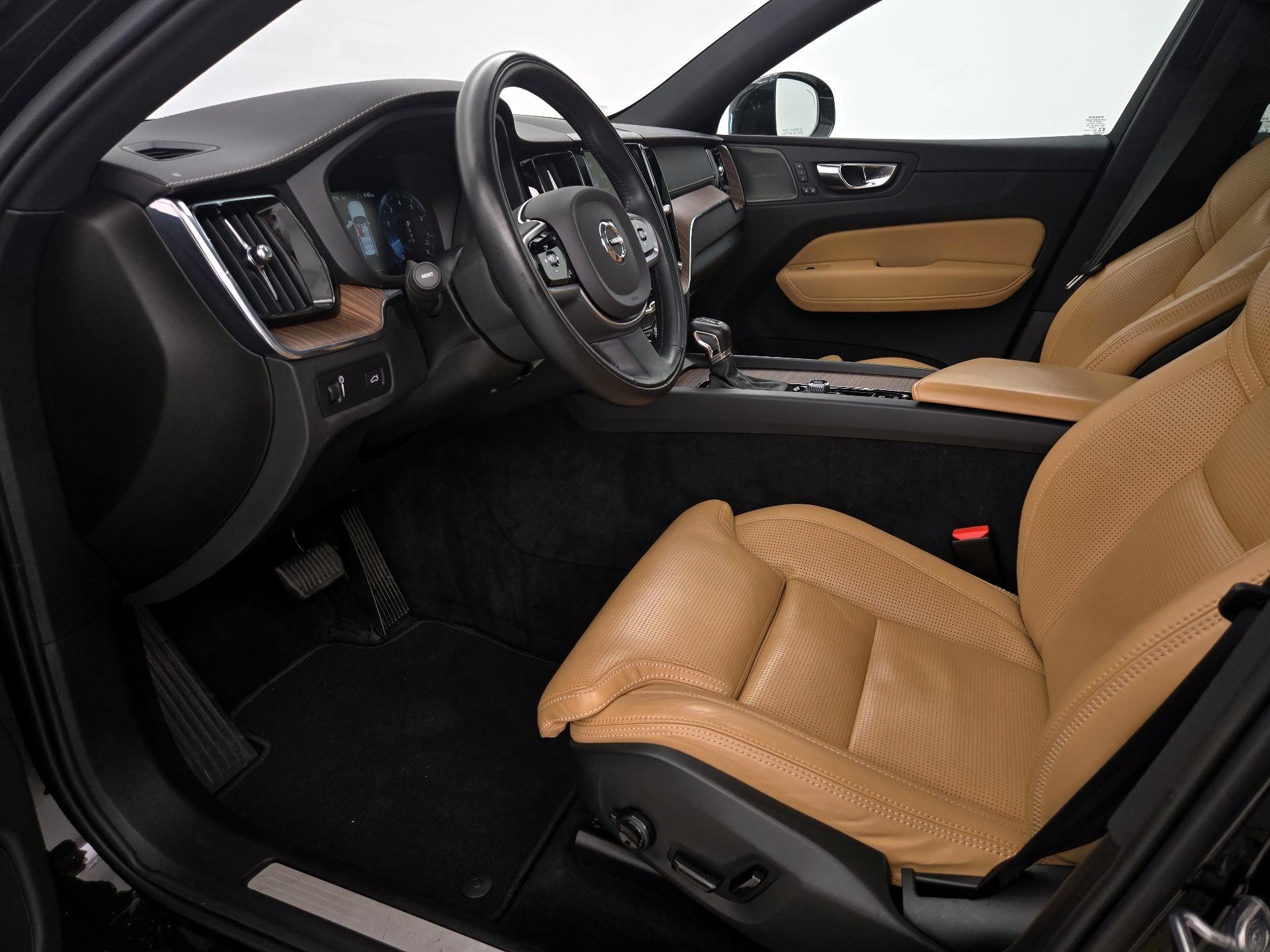 Thumbnail: 2021 Volvo XC60 - 11