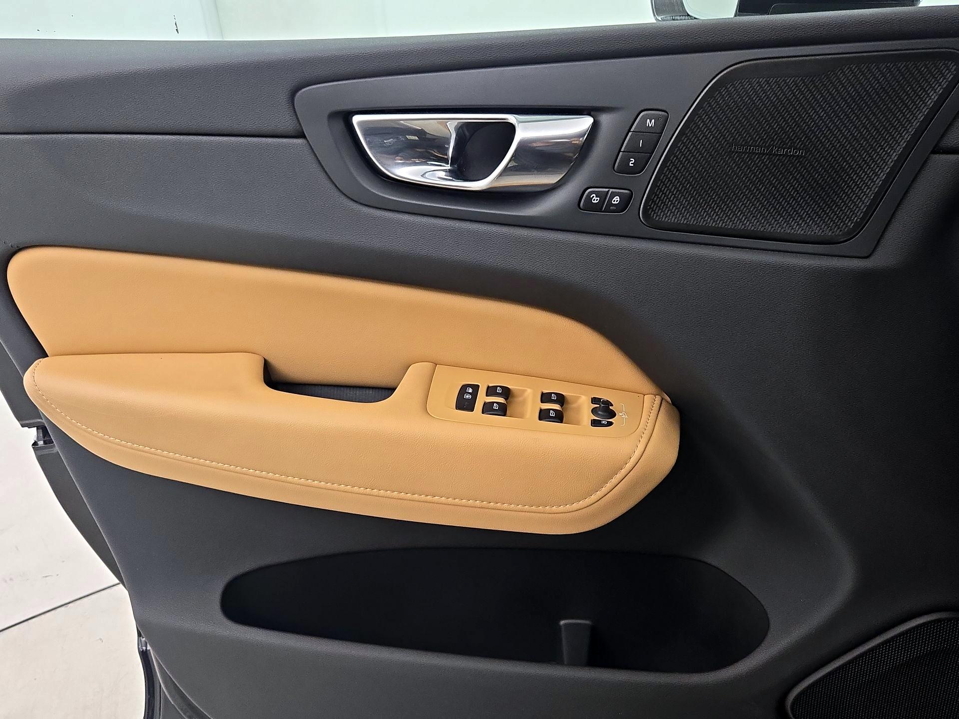 Thumbnail: 2021 Volvo XC60 - 12