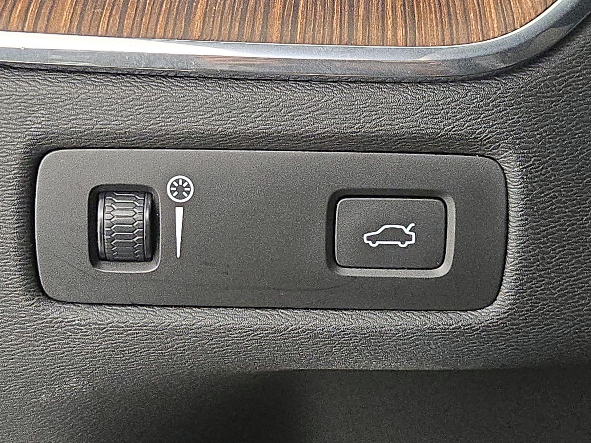 Thumbnail: 2021 Volvo XC60 - 13