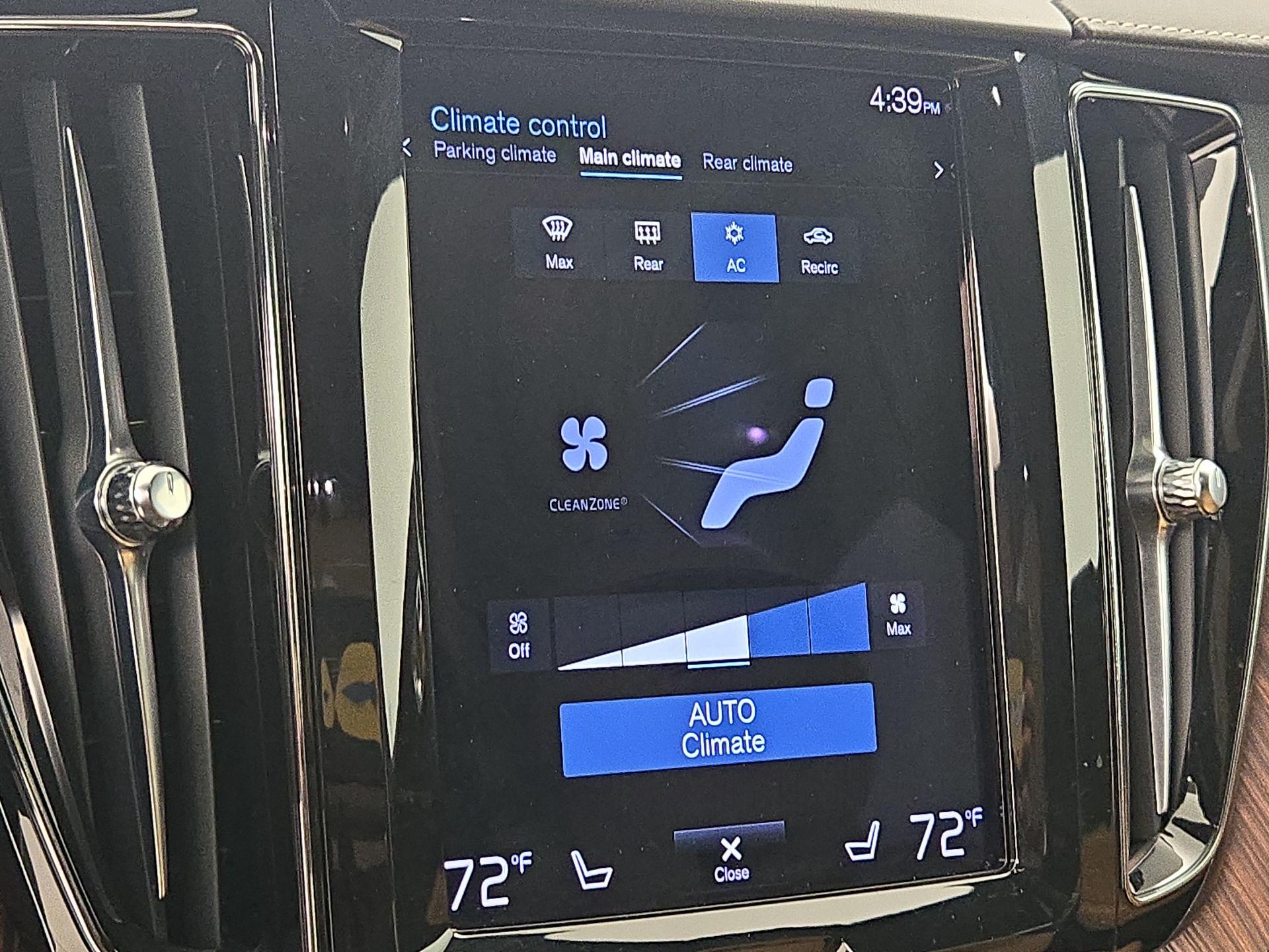 Thumbnail: 2021 Volvo XC60 - 17