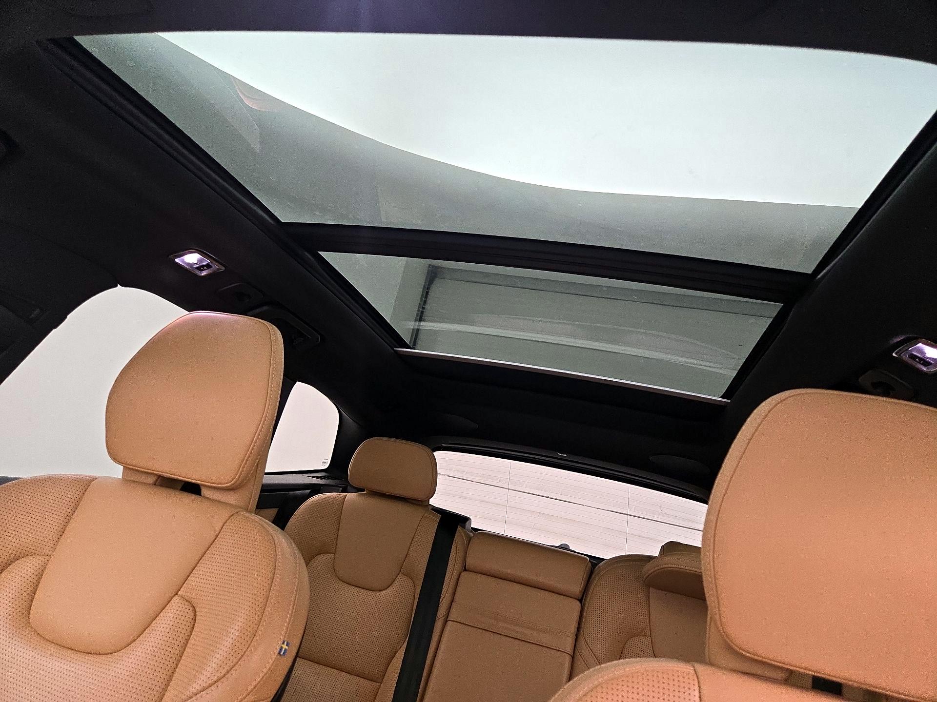 Thumbnail: 2021 Volvo XC60 - 20