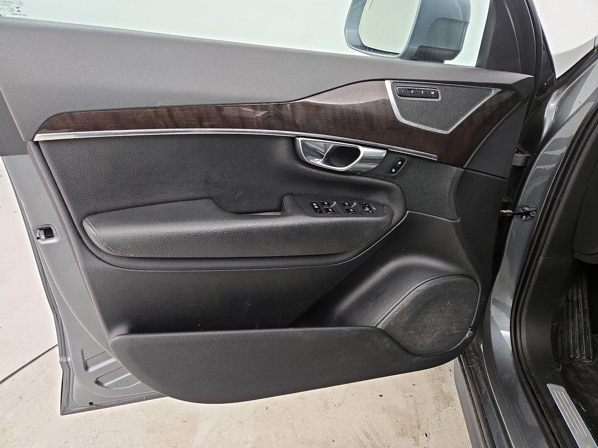 Thumbnail: 2017 Volvo XC90 - 12