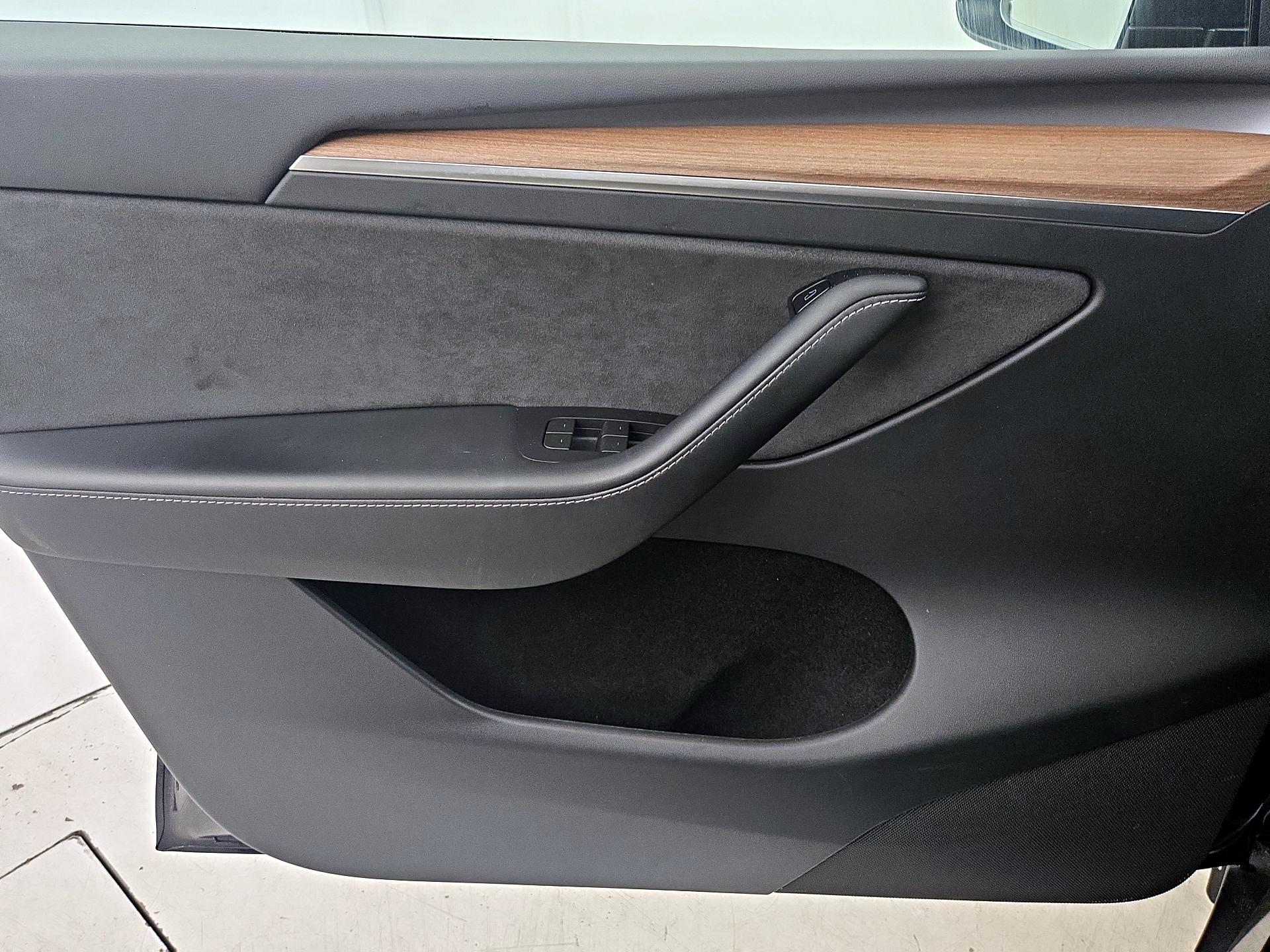 Thumbnail: 2023 Tesla Model Y - 12