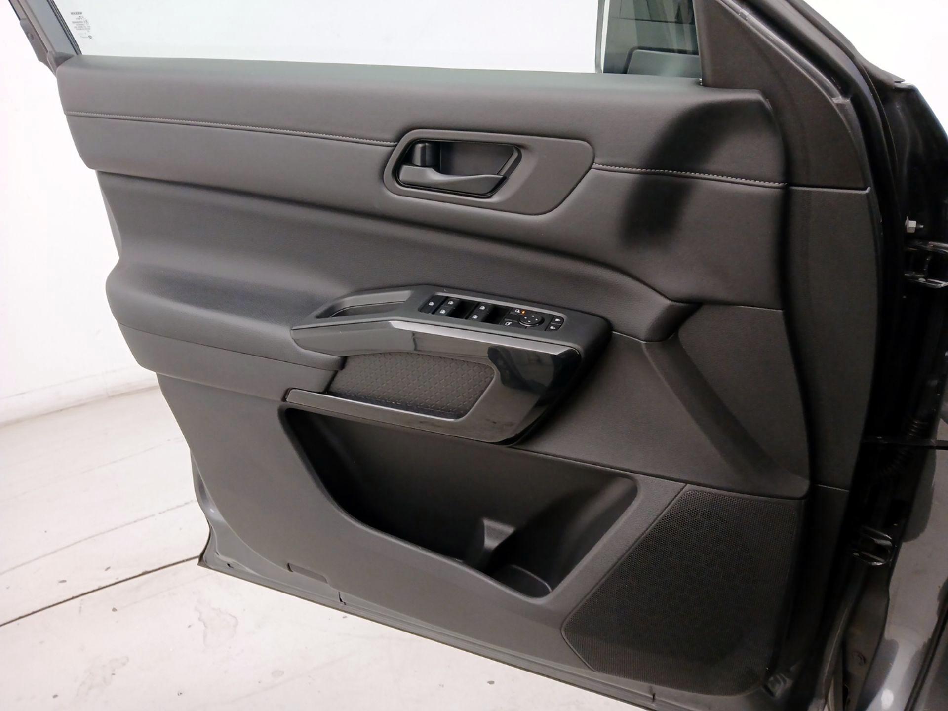 Thumbnail: 2024 Nissan Pathfinder - 12