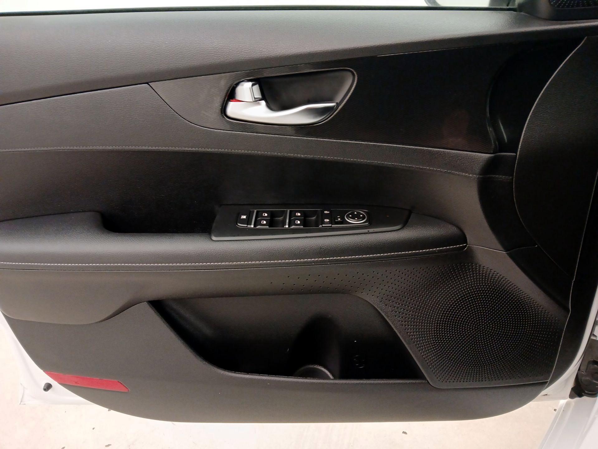 Thumbnail: 2023 Kia Forte - 12