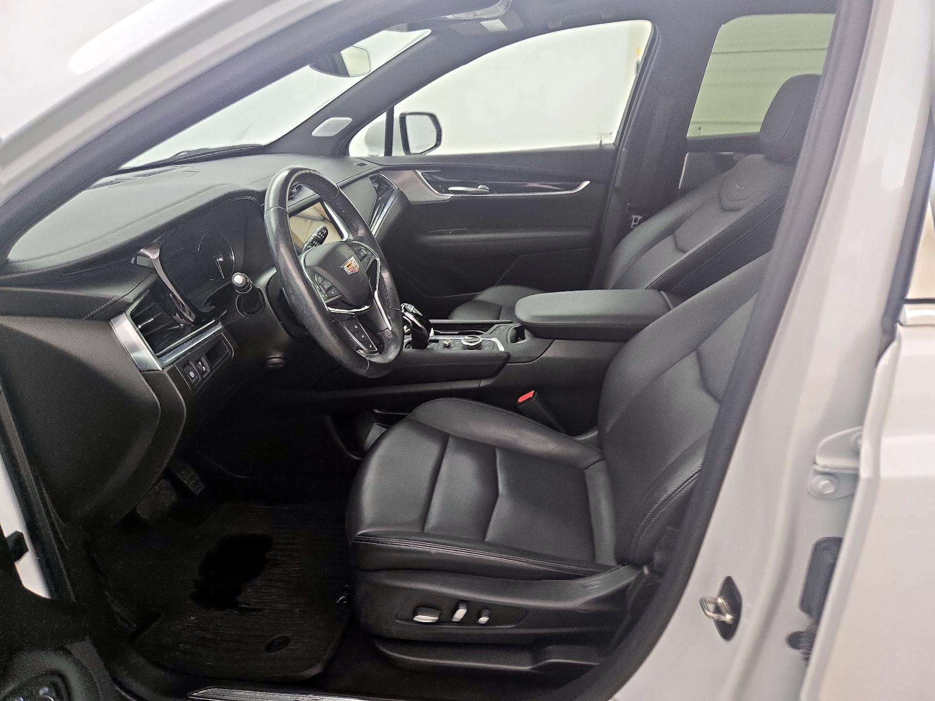 Thumbnail: 2023 Cadillac XT5 - 11