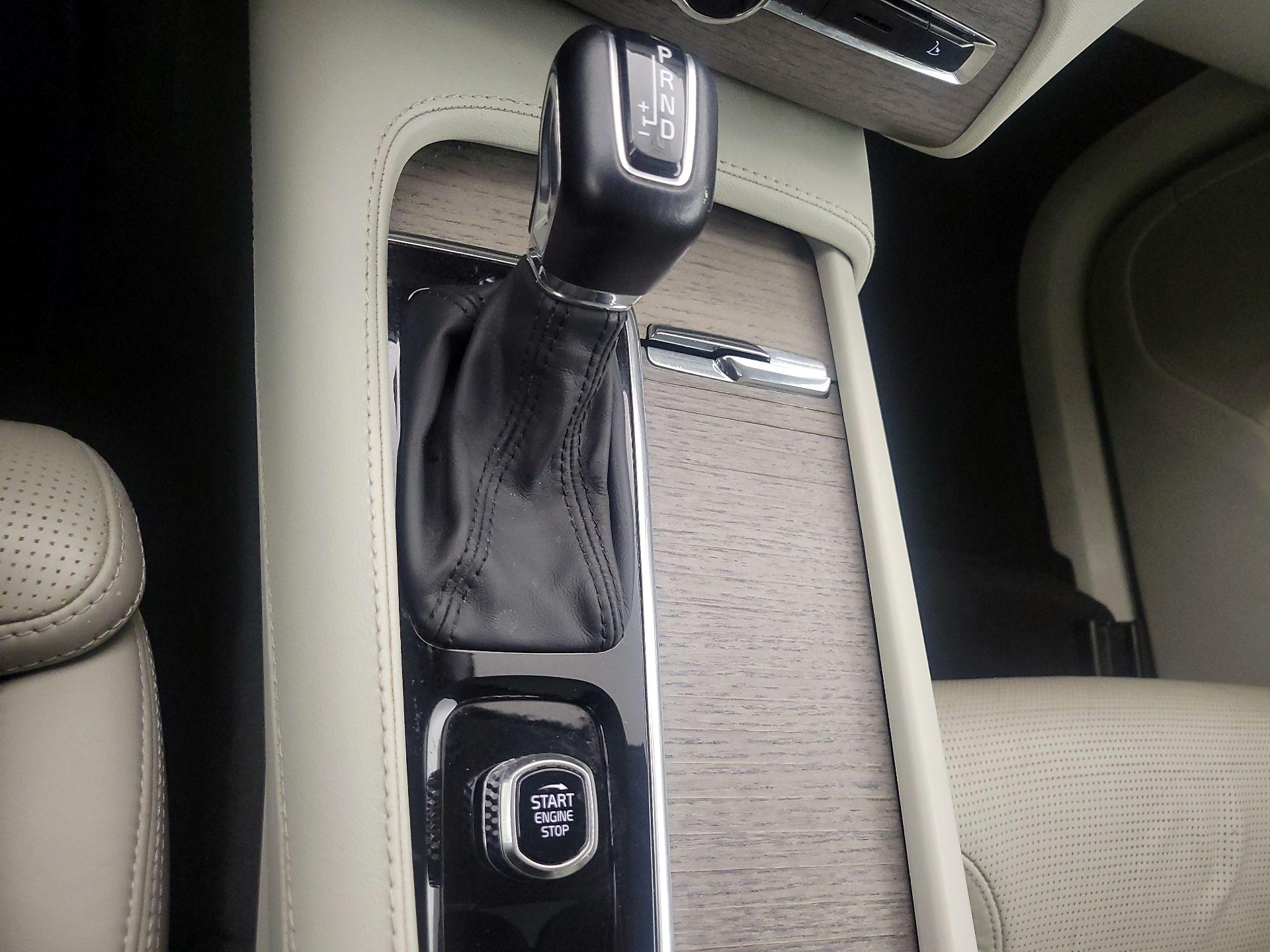 Thumbnail: 2022 Volvo XC90 - 18