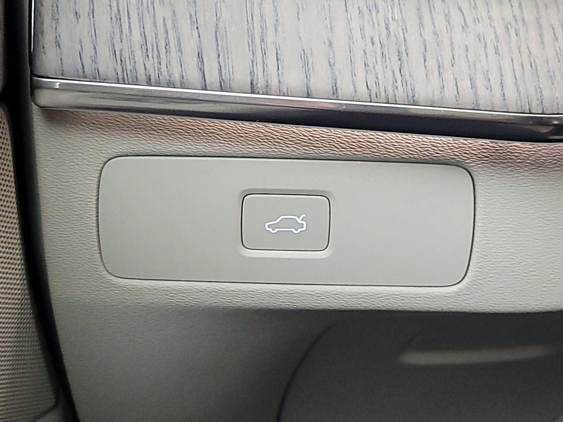 Thumbnail: 2024 Volvo XC90 - 13