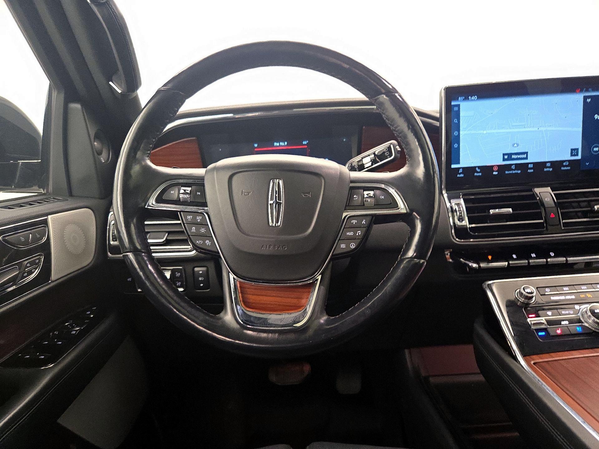 Thumbnail: 2022 Lincoln Navigator - 10