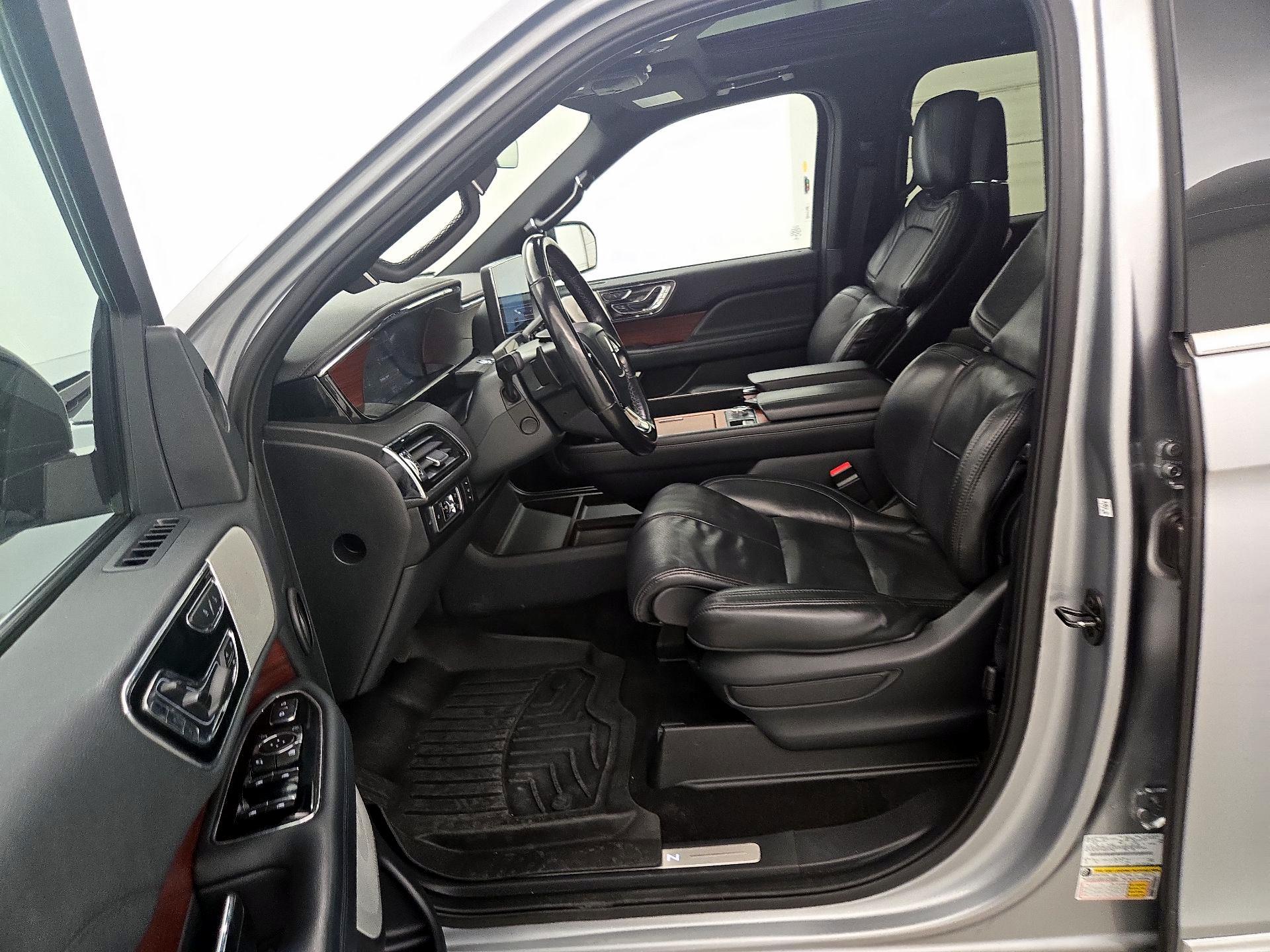 Thumbnail: 2022 Lincoln Navigator - 11