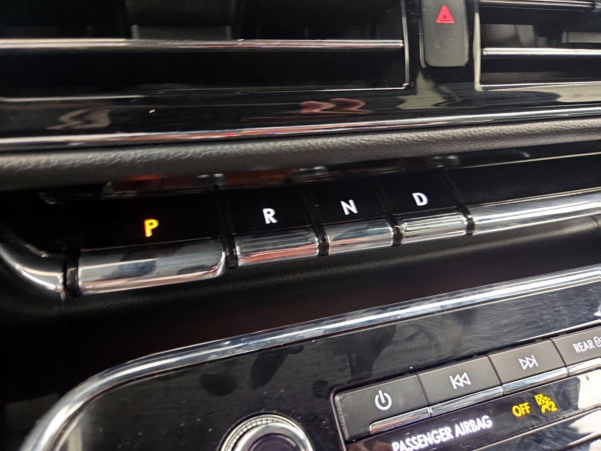 Thumbnail: 2022 Lincoln Navigator - 18