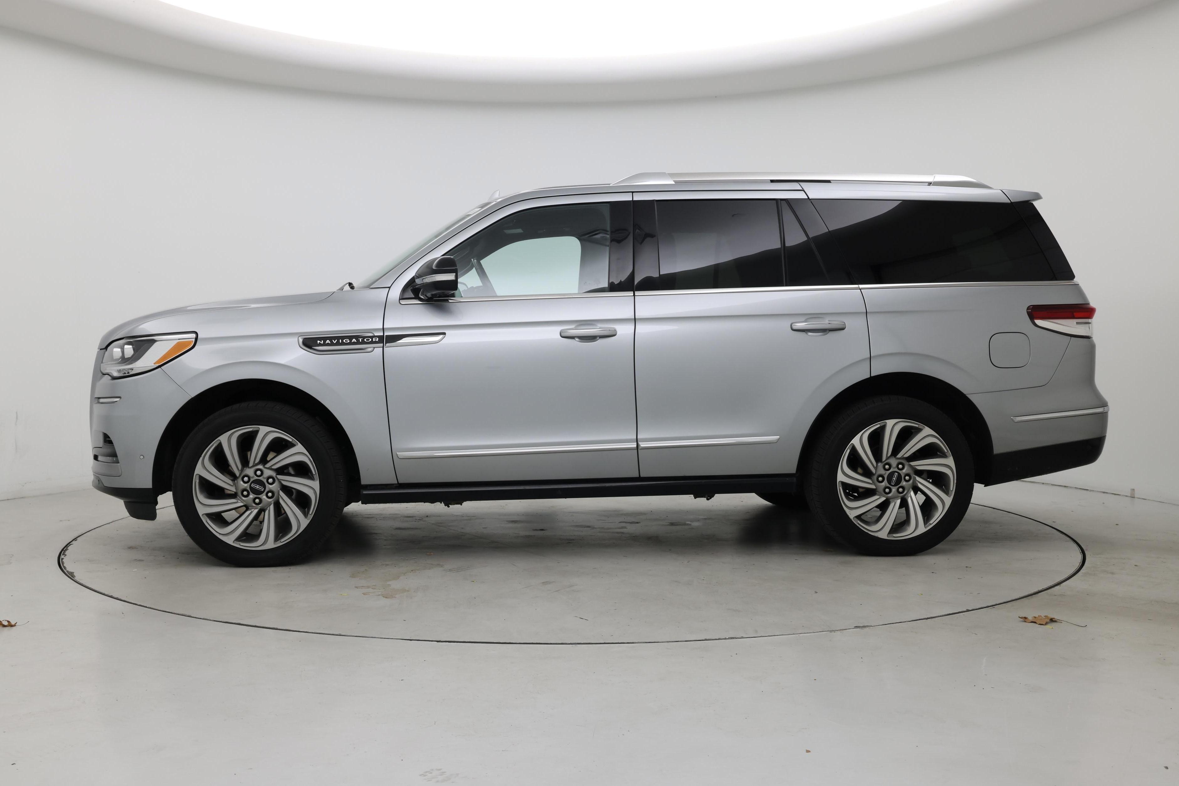 Thumbnail: 2022 Lincoln Navigator - 3