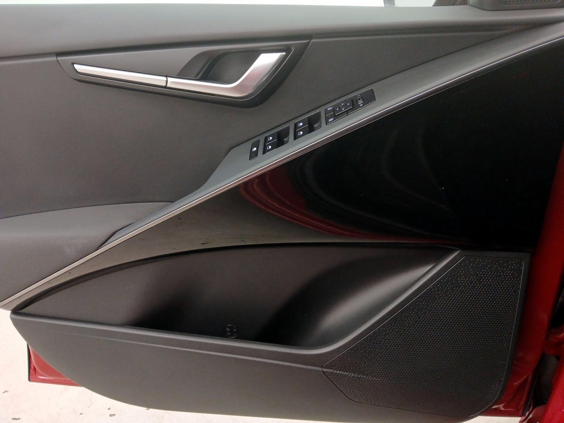 Thumbnail: 2024 Kia Niro - 12