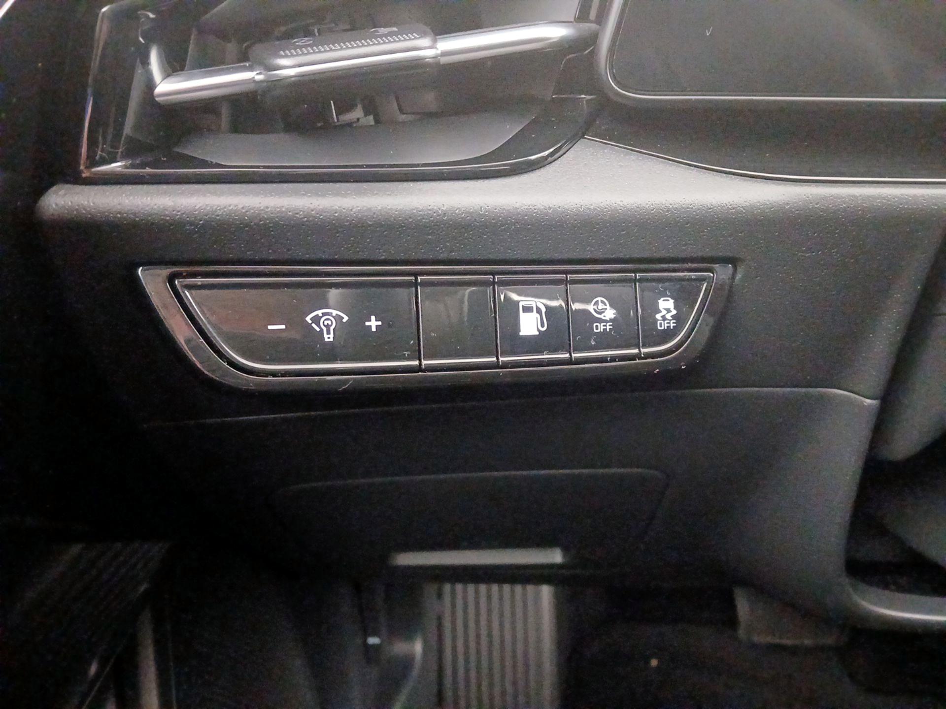 Thumbnail: 2024 Kia Niro - 13