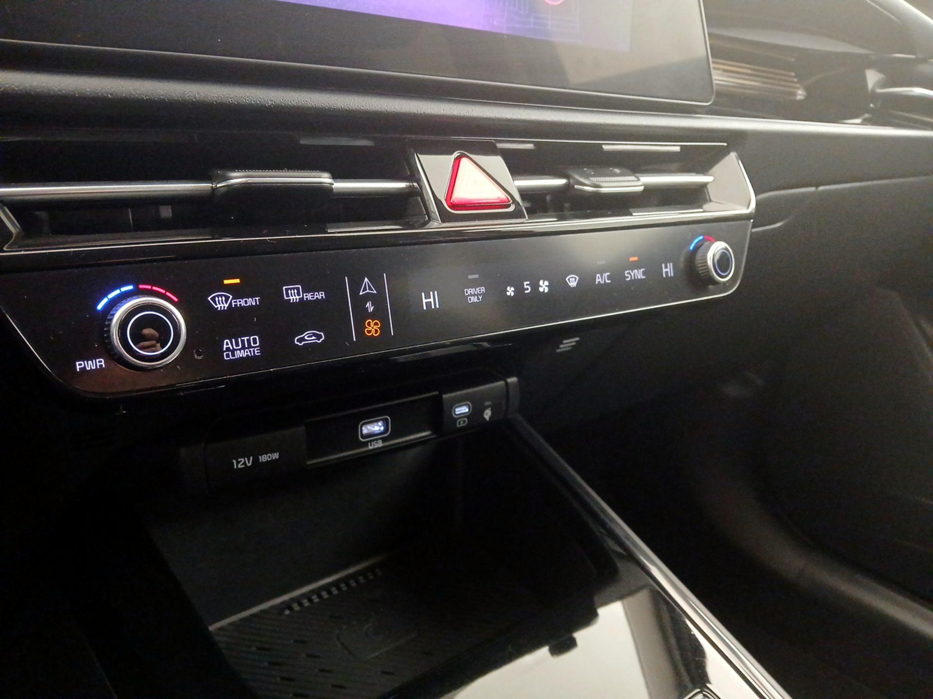 Thumbnail: 2024 Kia Niro - 17