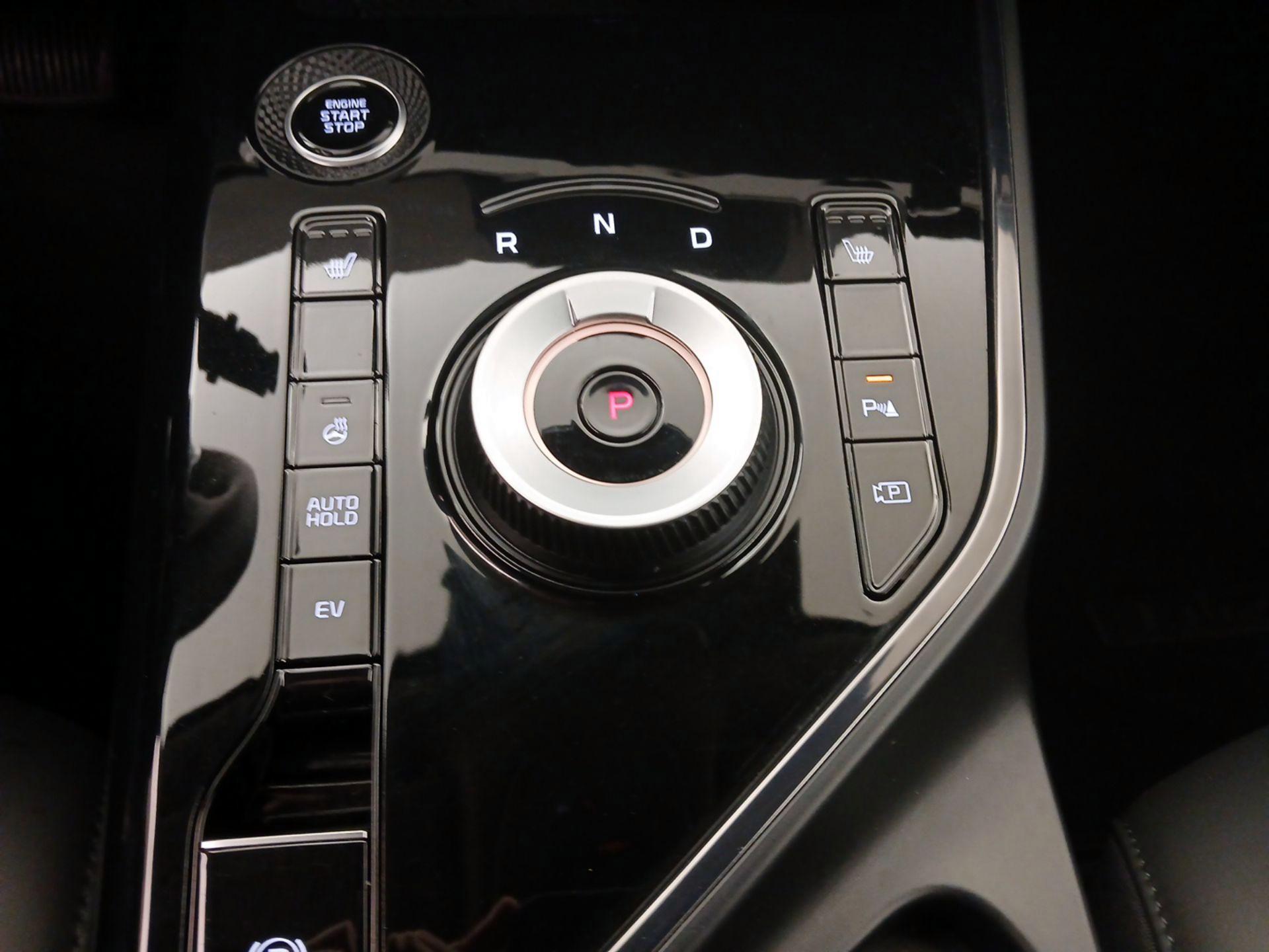 Thumbnail: 2024 Kia Niro - 18