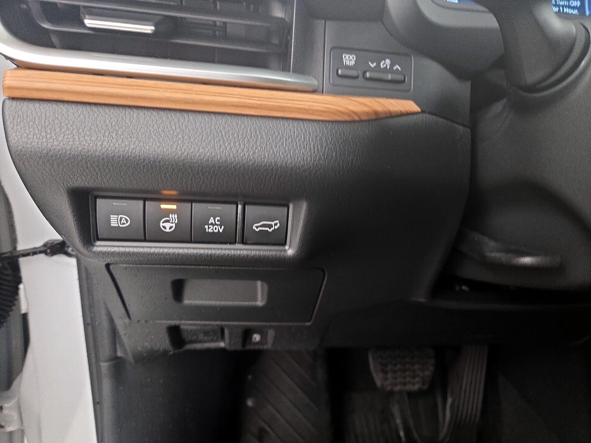 Thumbnail: 2024 Toyota Highlander - 13