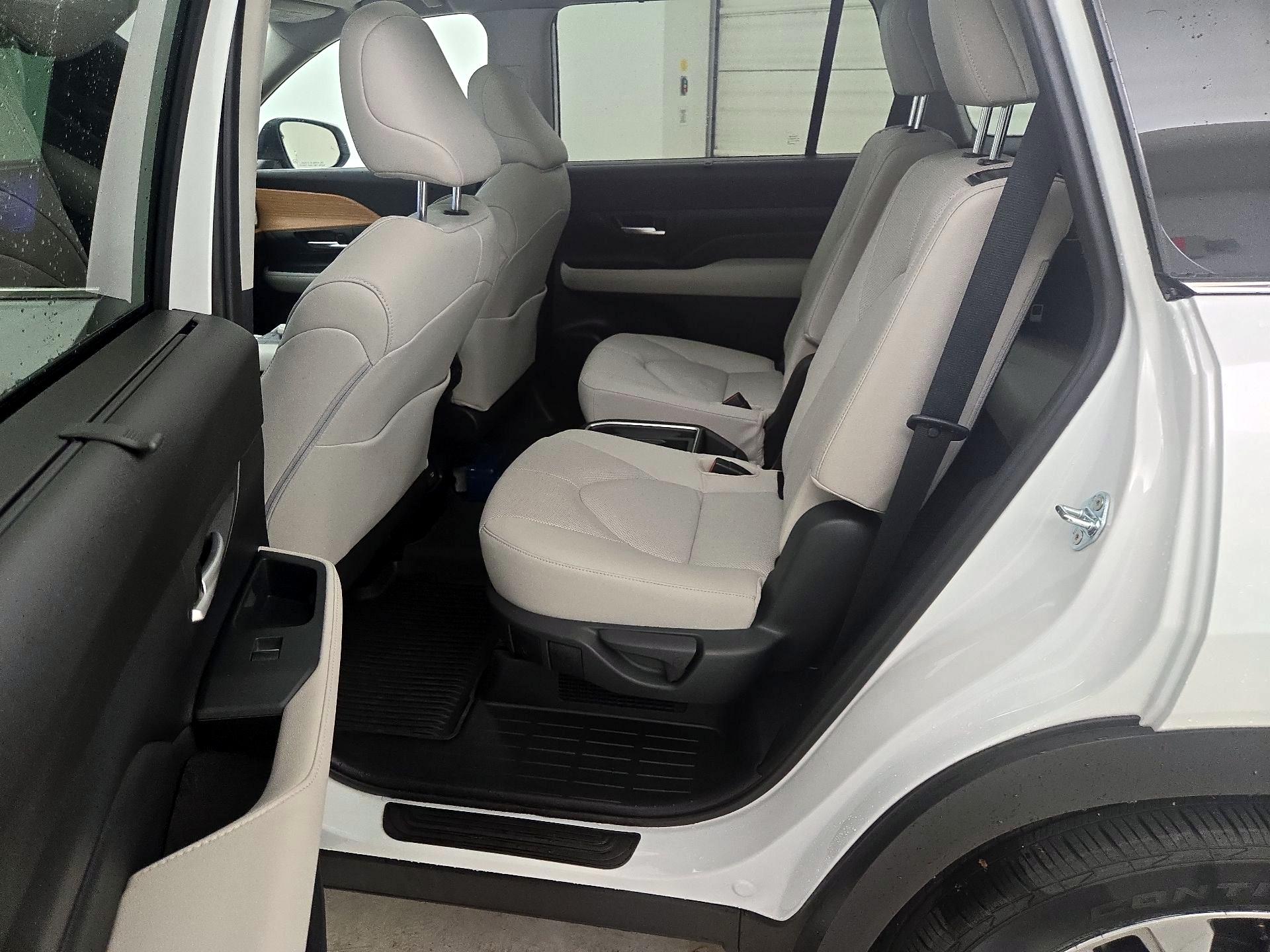 Thumbnail: 2024 Toyota Highlander - 20