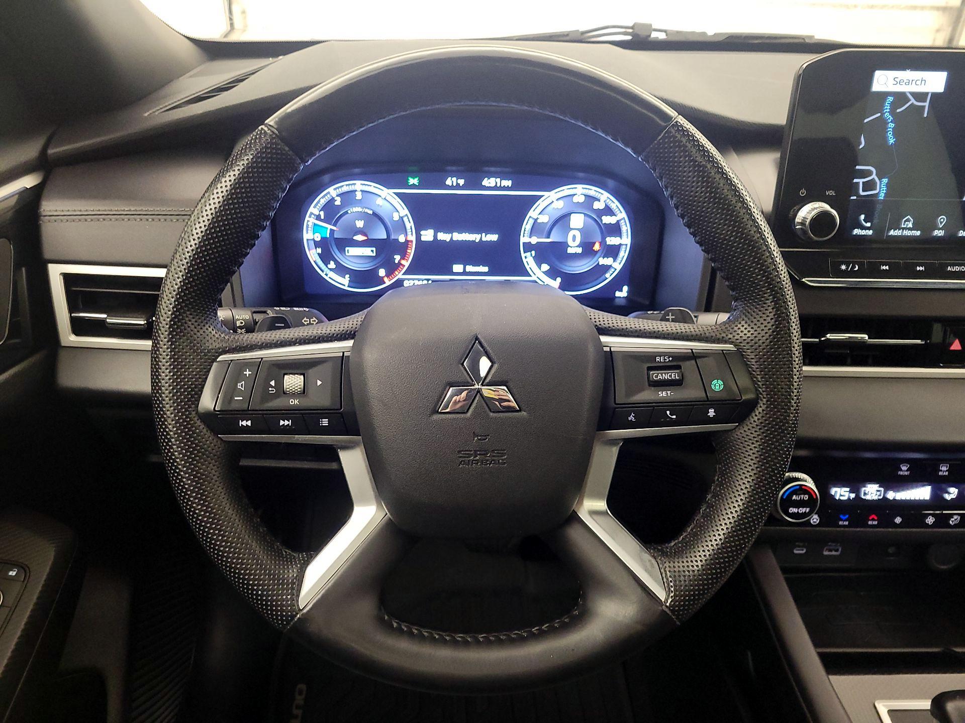 Thumbnail: 2023 Mitsubishi Outlander - 10