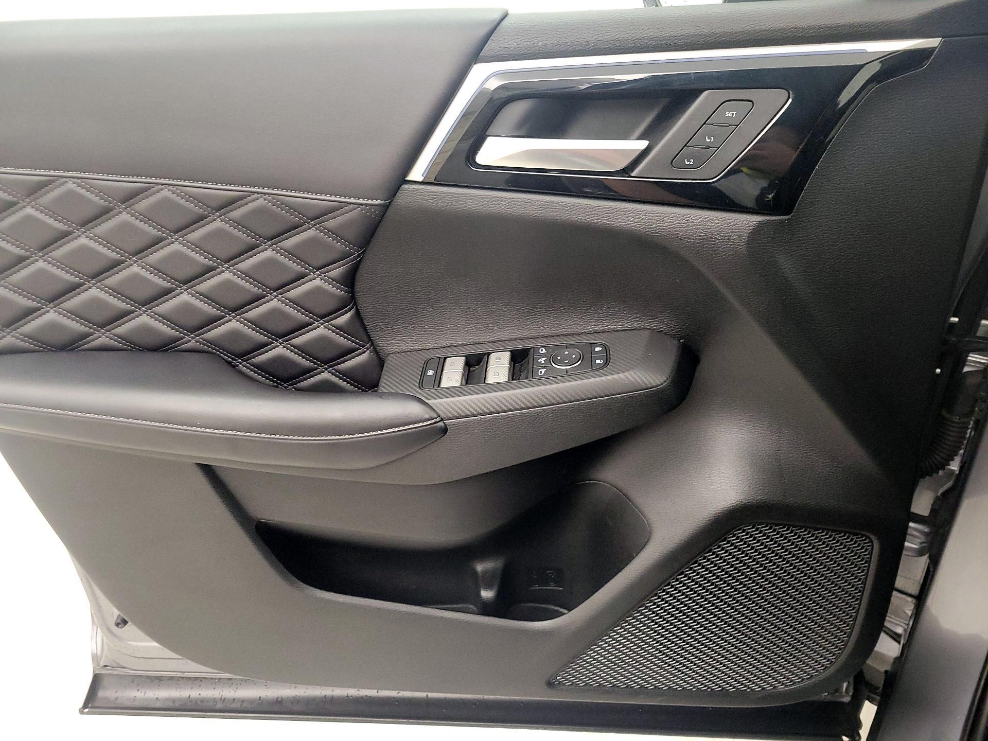 Thumbnail: 2023 Mitsubishi Outlander - 12