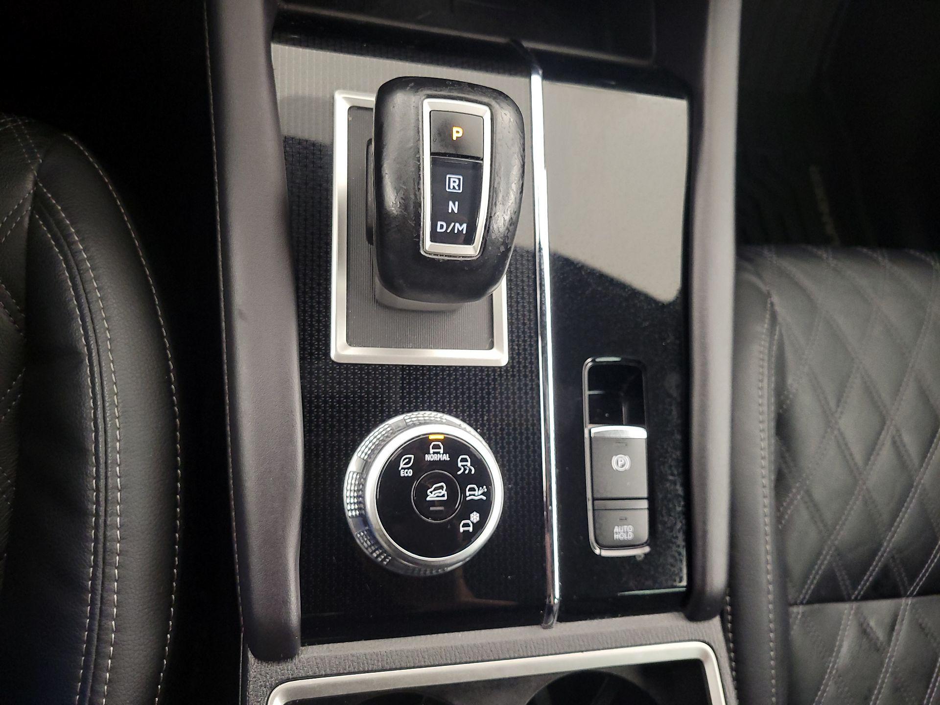 Thumbnail: 2023 Mitsubishi Outlander - 18