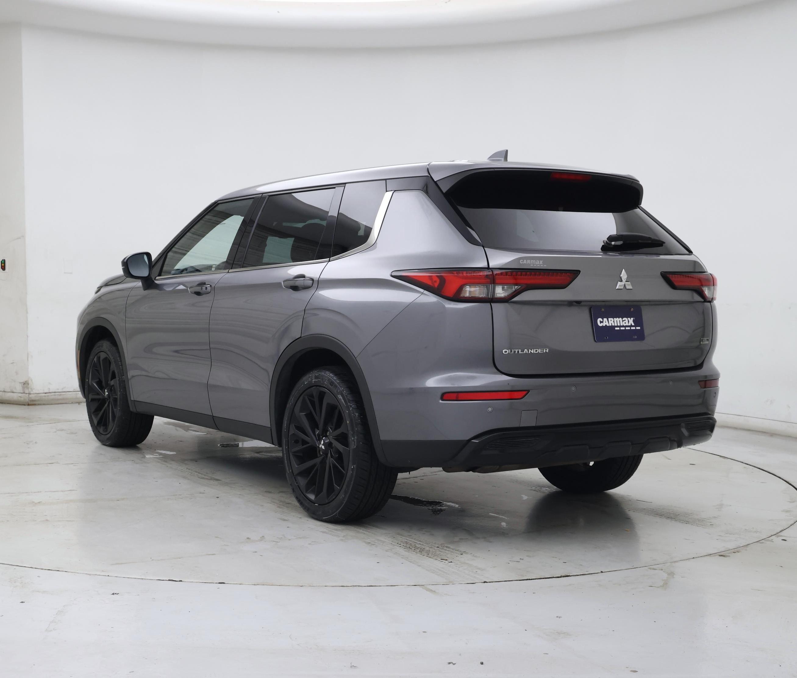 Thumbnail: 2023 Mitsubishi Outlander - 2