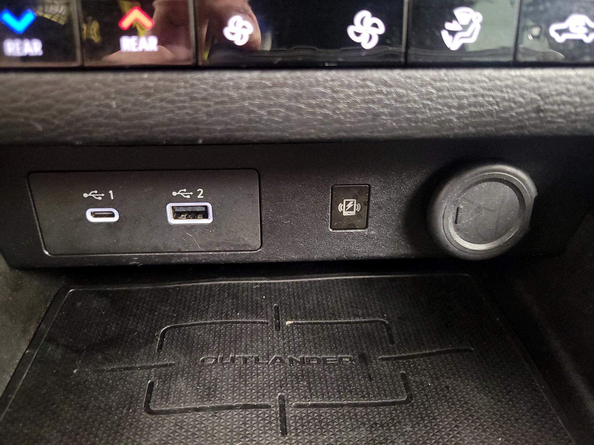 Thumbnail: 2023 Mitsubishi Outlander - 19