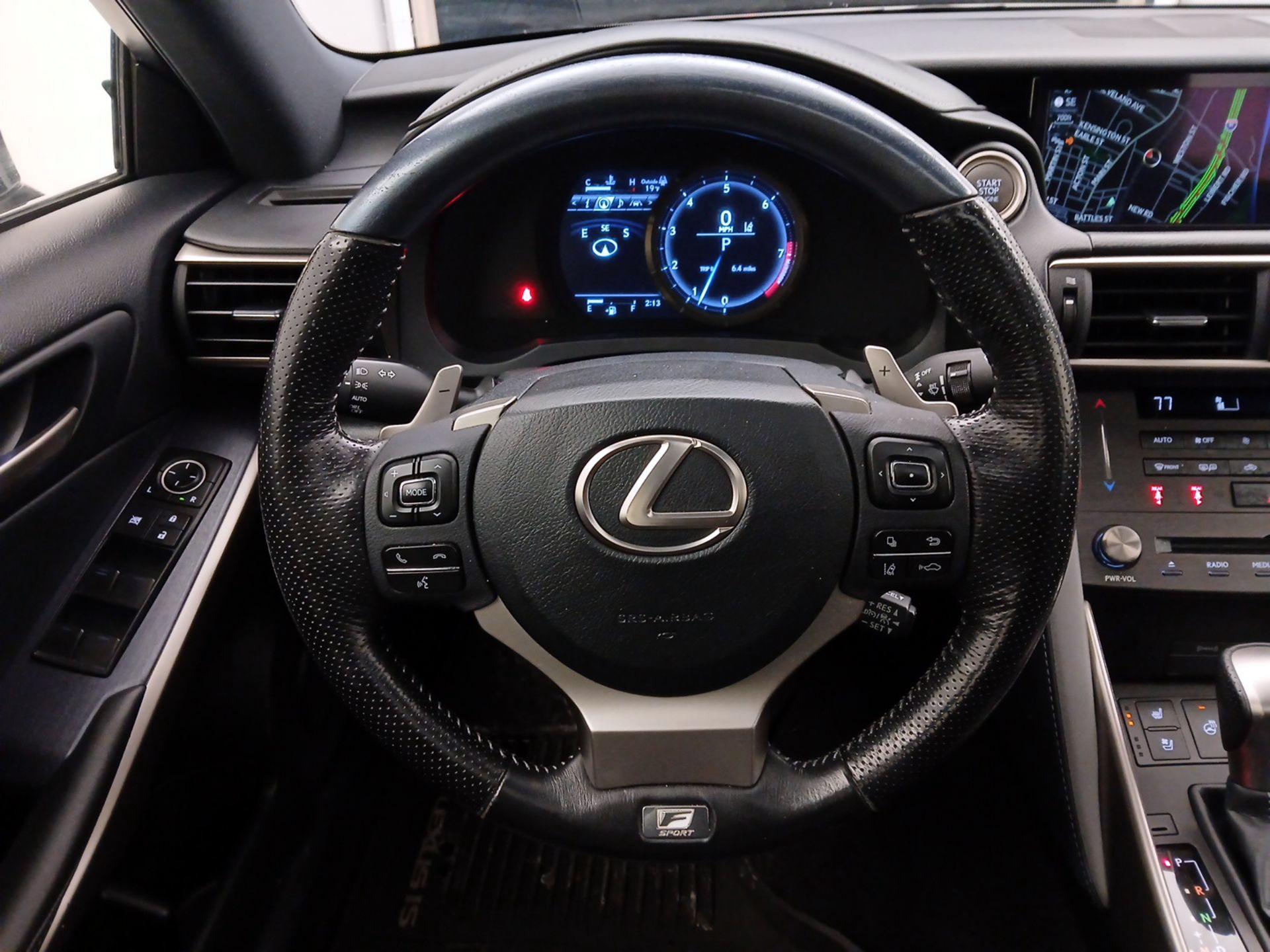 Thumbnail: 2020 Lexus IS - 10