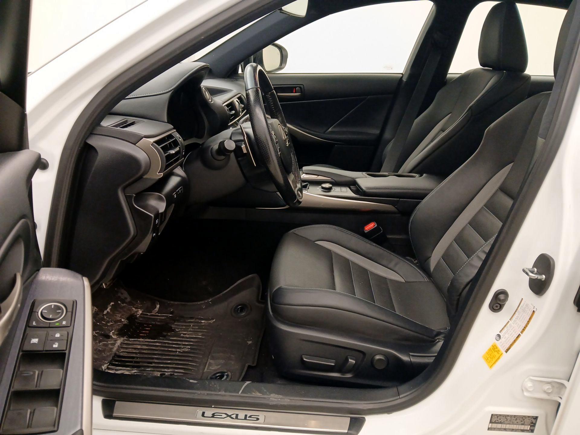 Thumbnail: 2020 Lexus IS - 11