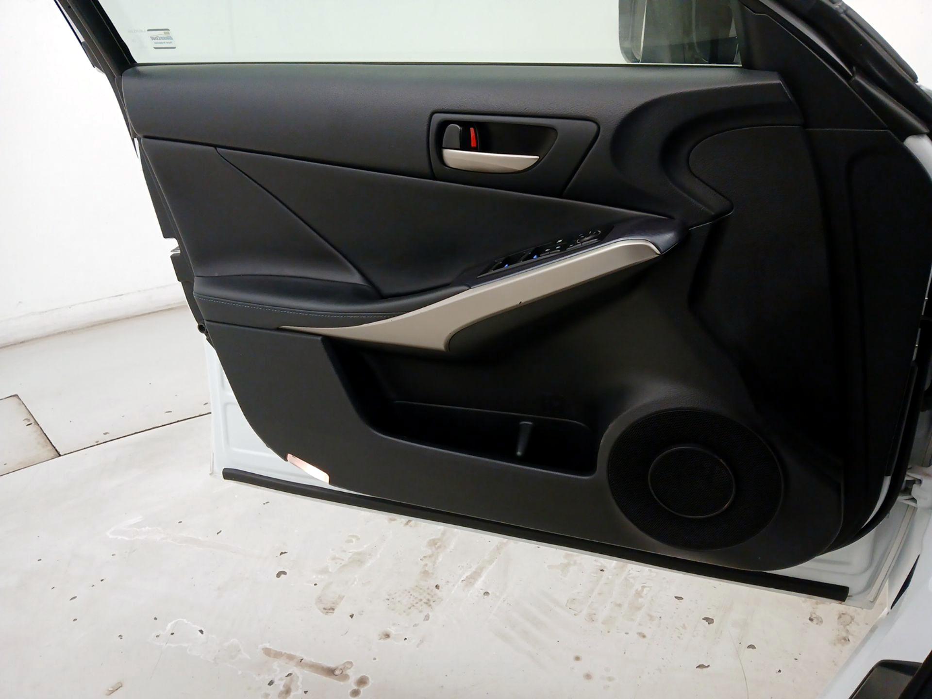 Thumbnail: 2020 Lexus IS - 12