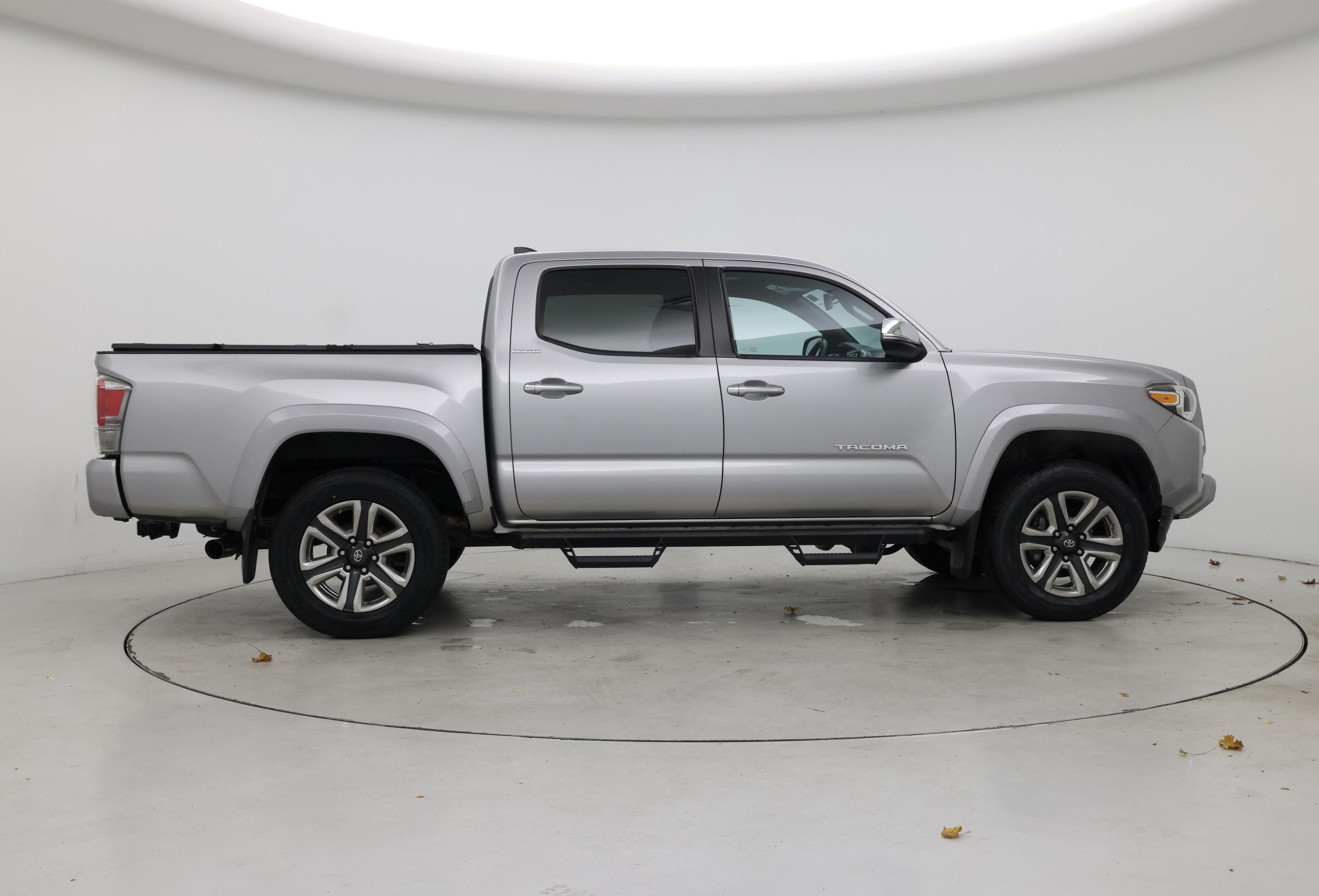 Thumbnail: 2016 Toyota Tacoma - 7