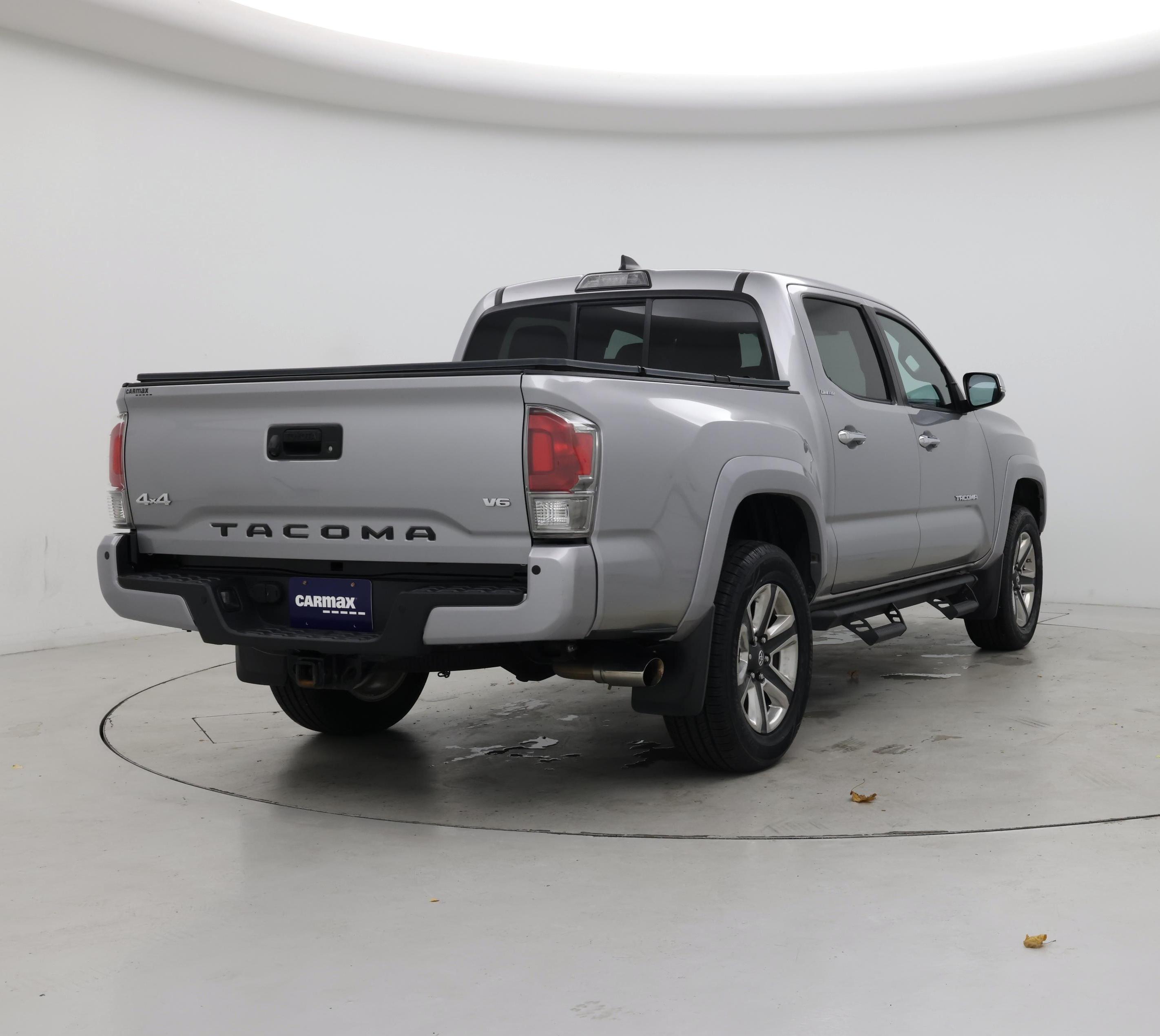 Thumbnail: 2016 Toyota Tacoma - 8