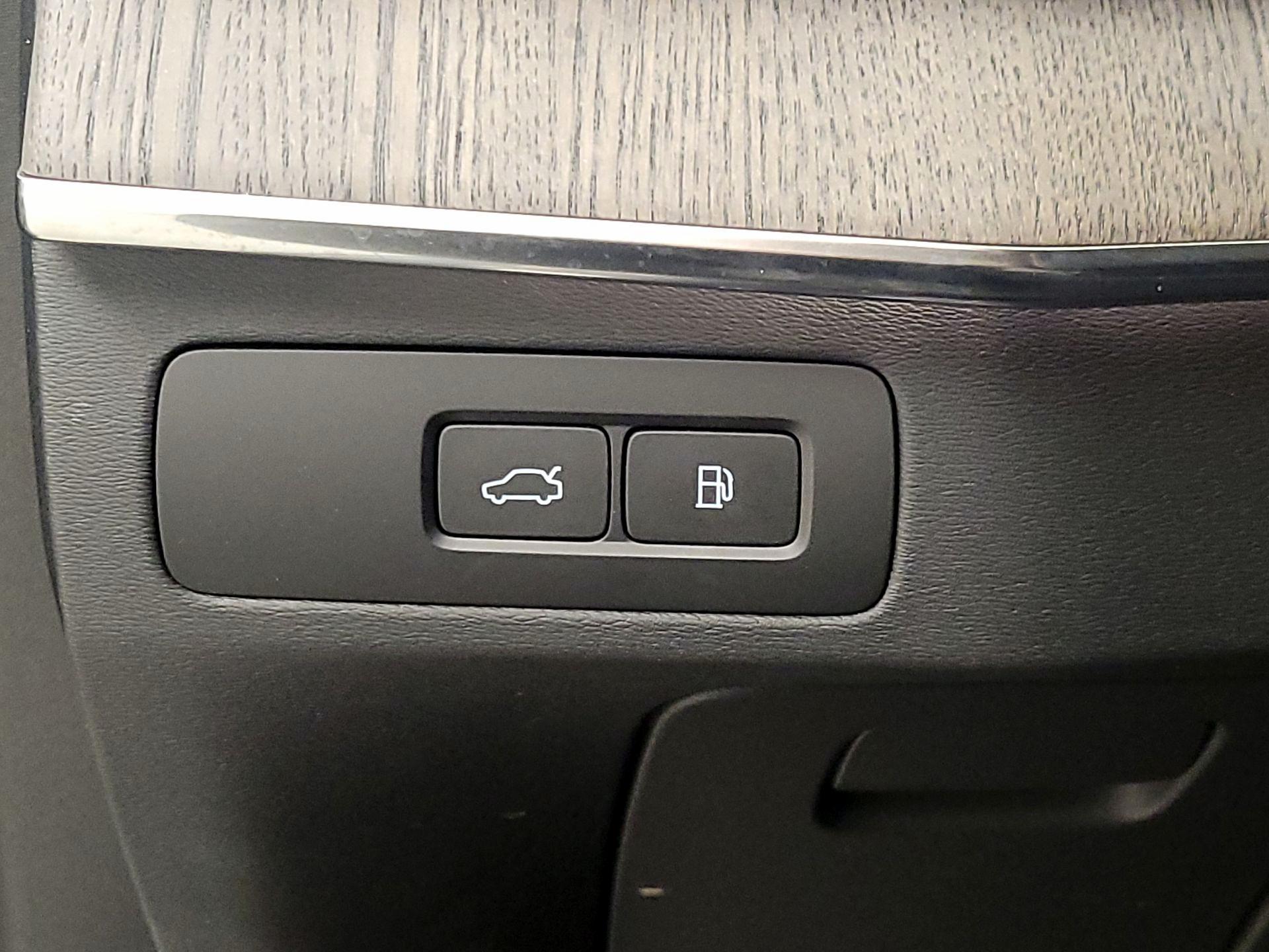 Thumbnail: 2023 Volvo XC90 - 13