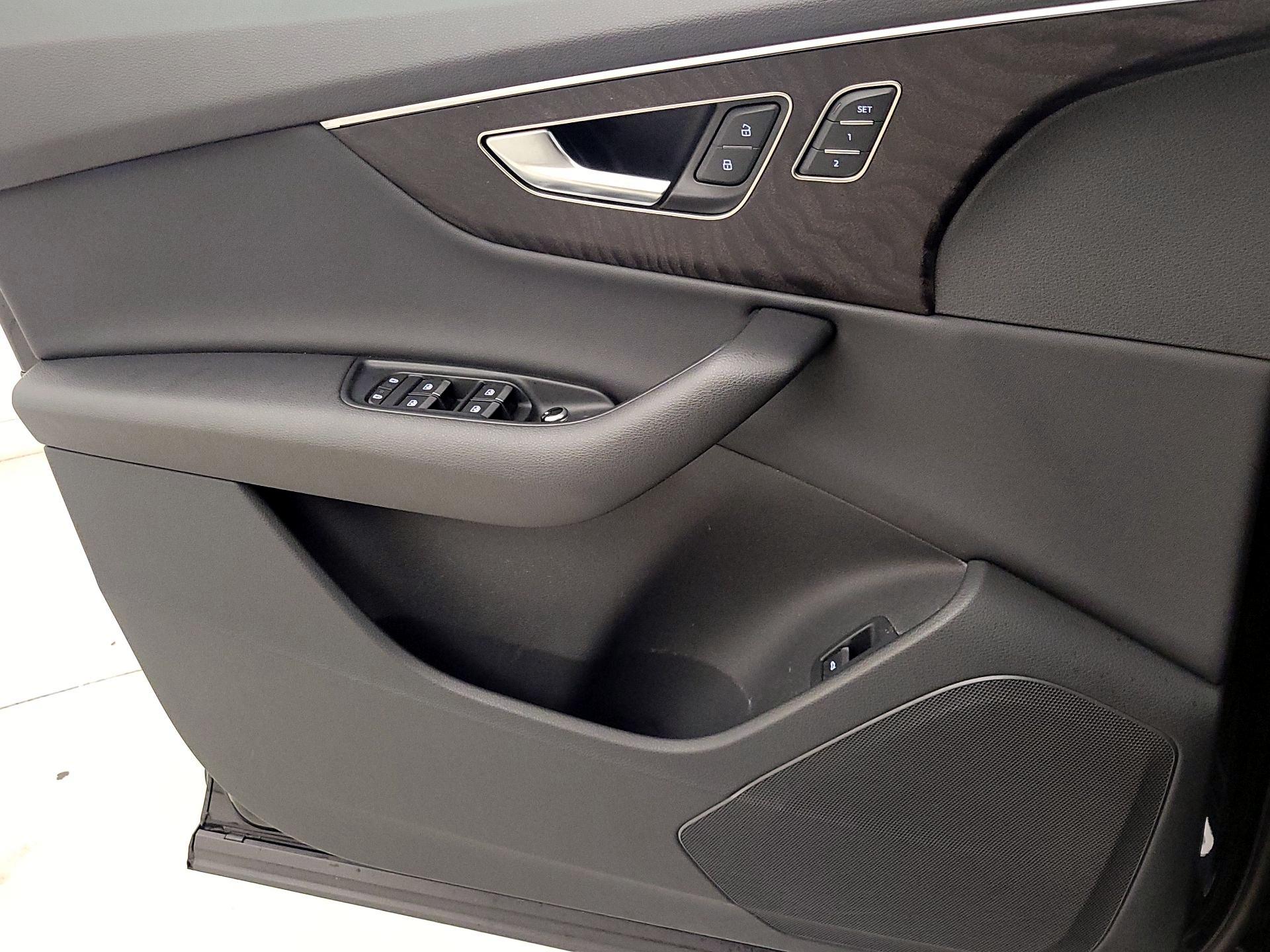 Thumbnail: 2023 Audi Q7 - 12