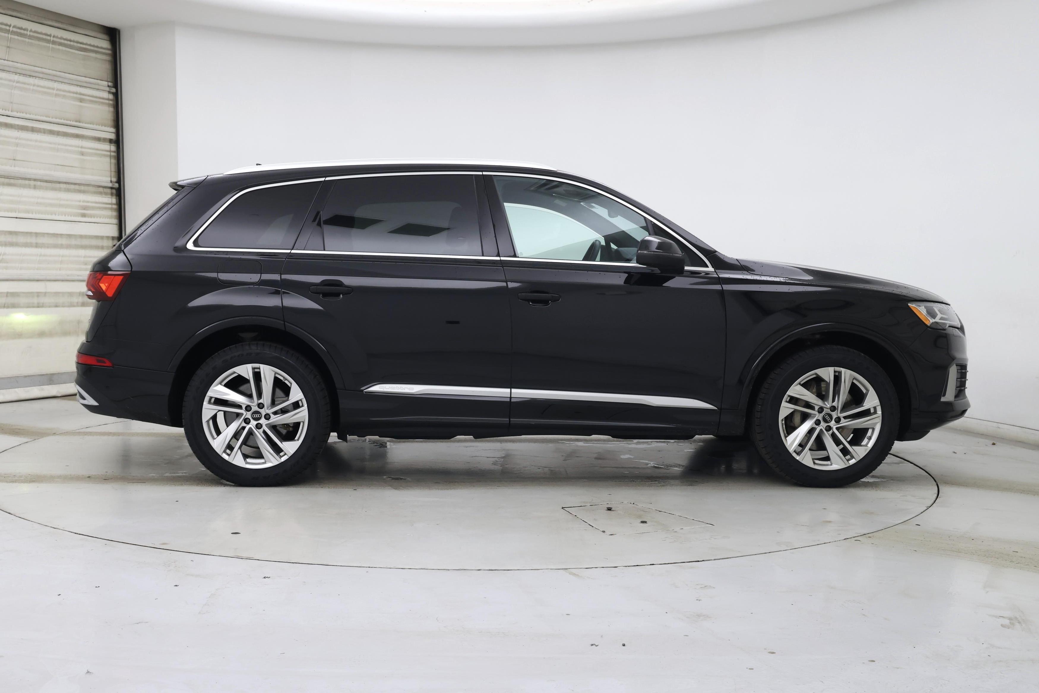 Thumbnail: 2023 Audi Q7 - 7