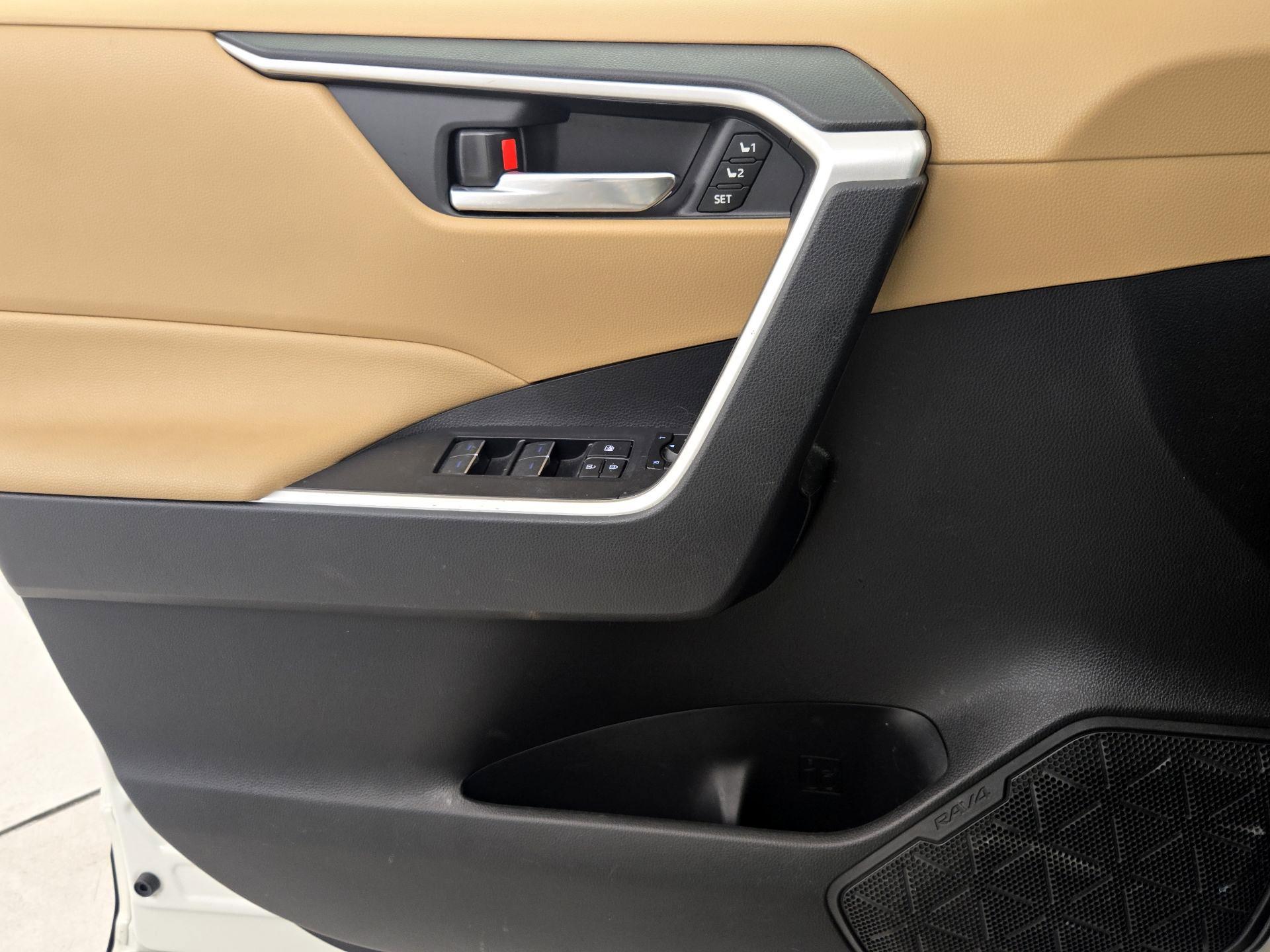 Thumbnail: 2022 Toyota RAV4 - 12