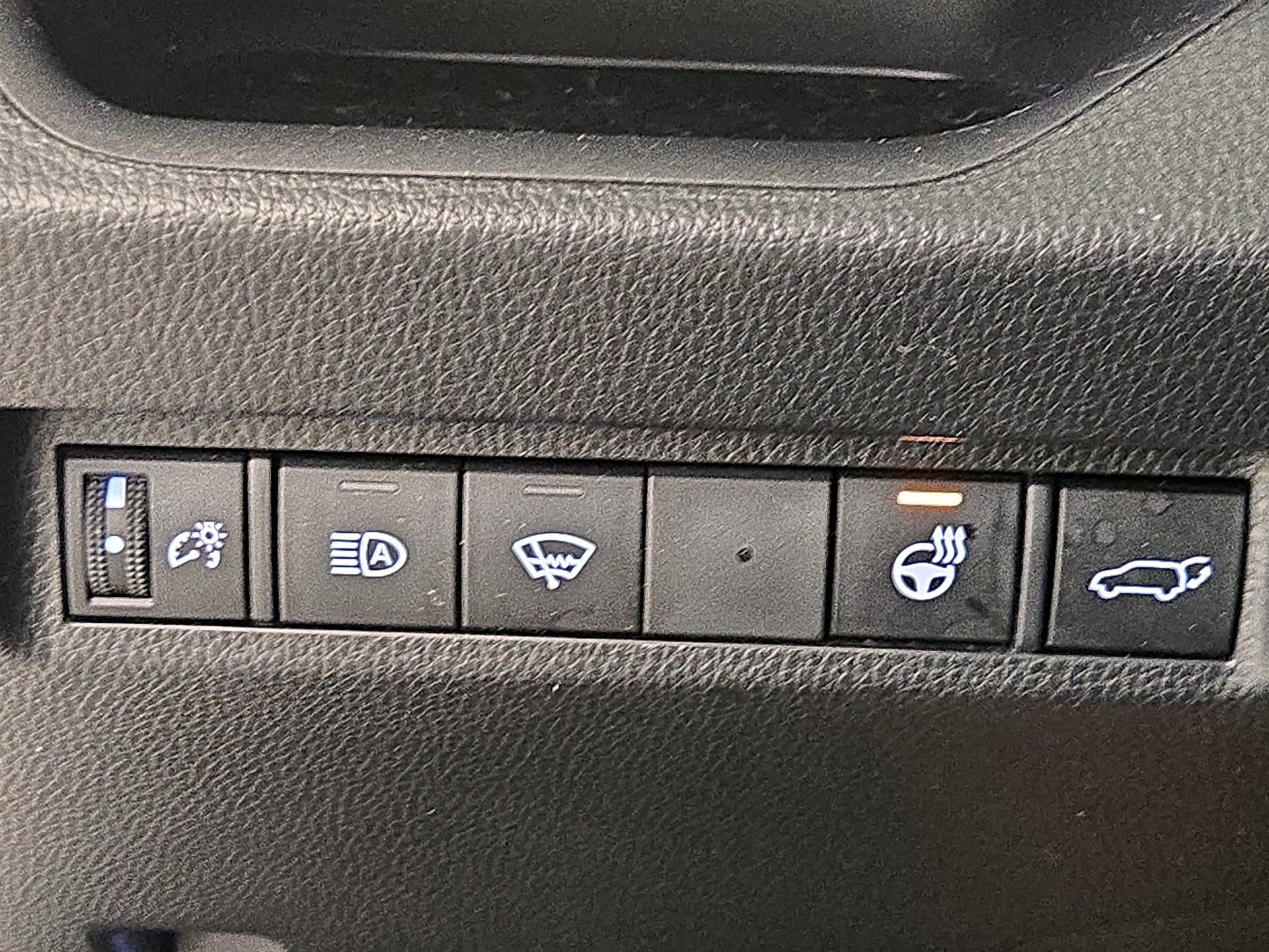 Thumbnail: 2022 Toyota RAV4 - 13