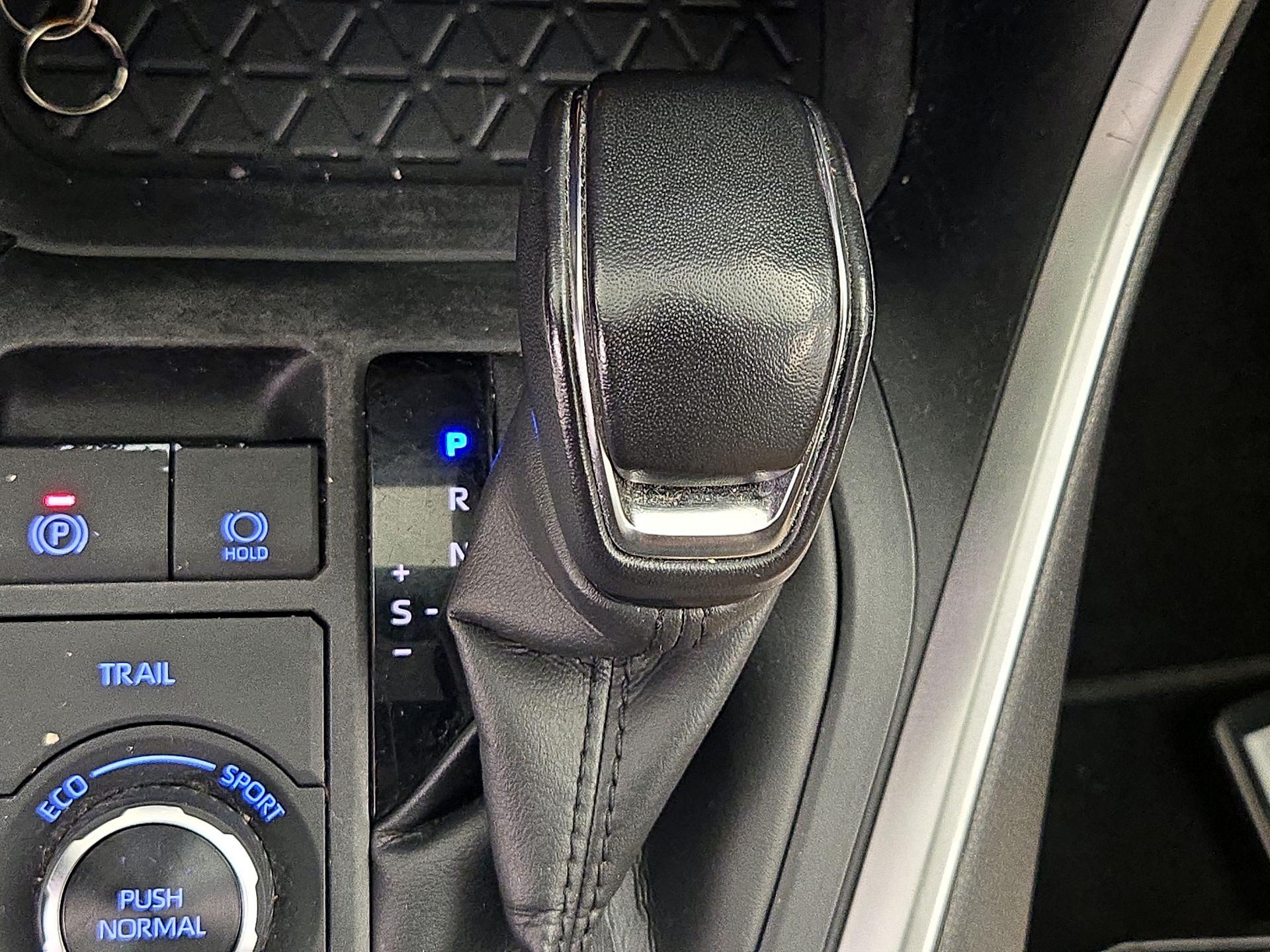 Thumbnail: 2022 Toyota RAV4 - 17