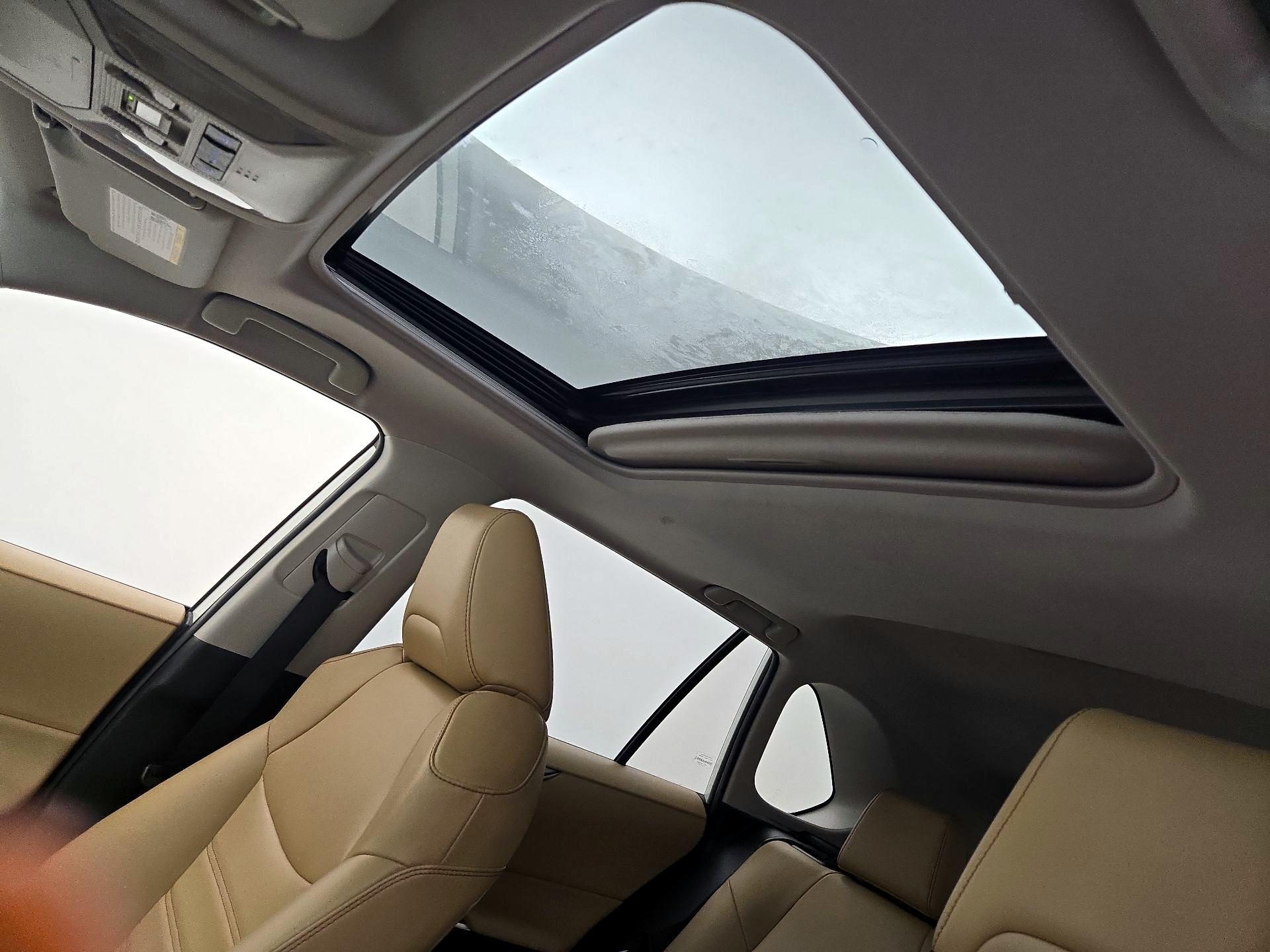 Thumbnail: 2022 Toyota RAV4 - 19