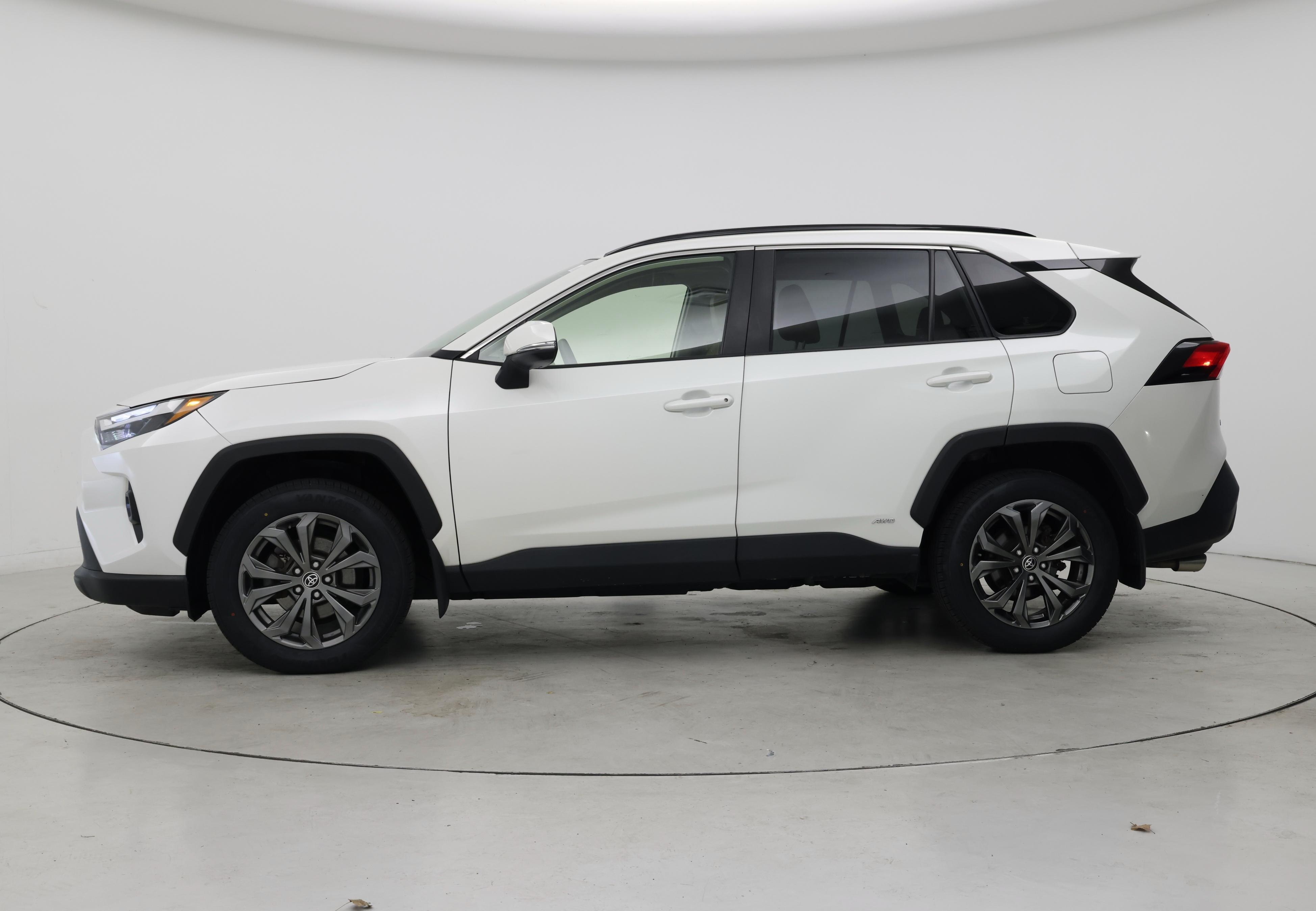 Thumbnail: 2022 Toyota RAV4 - 3