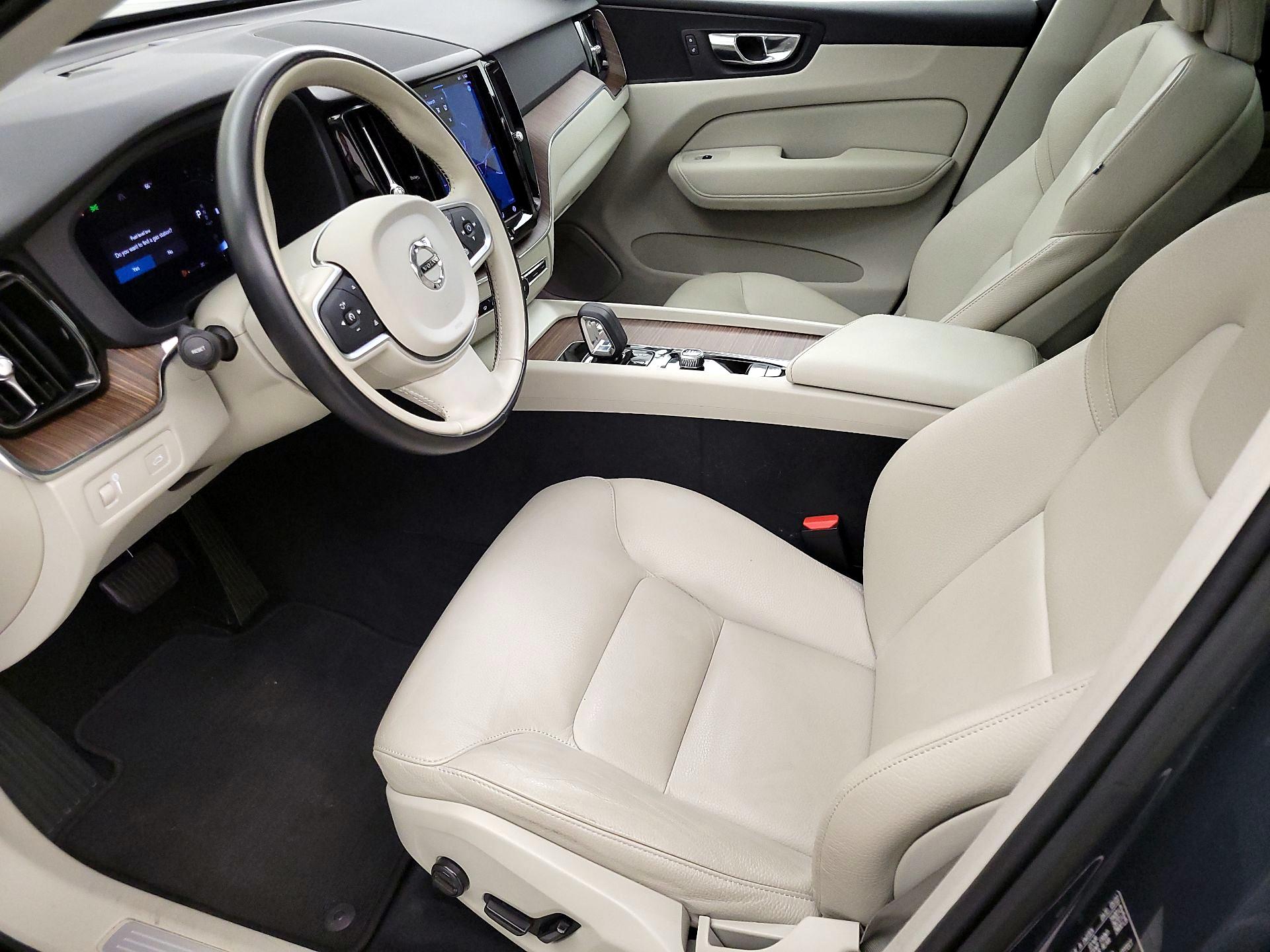 Thumbnail: 2022 Volvo XC60 - 11