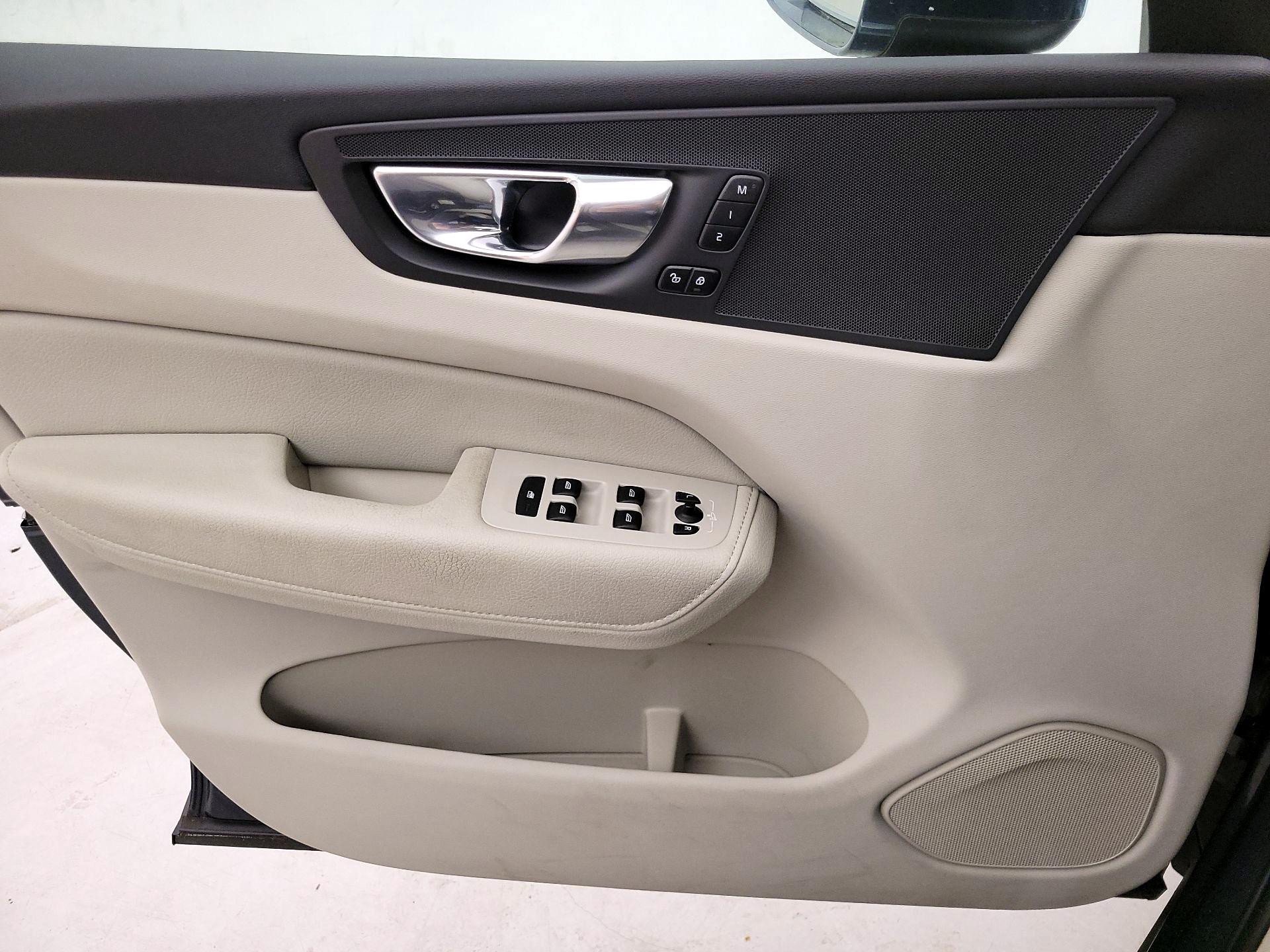 Thumbnail: 2022 Volvo XC60 - 12