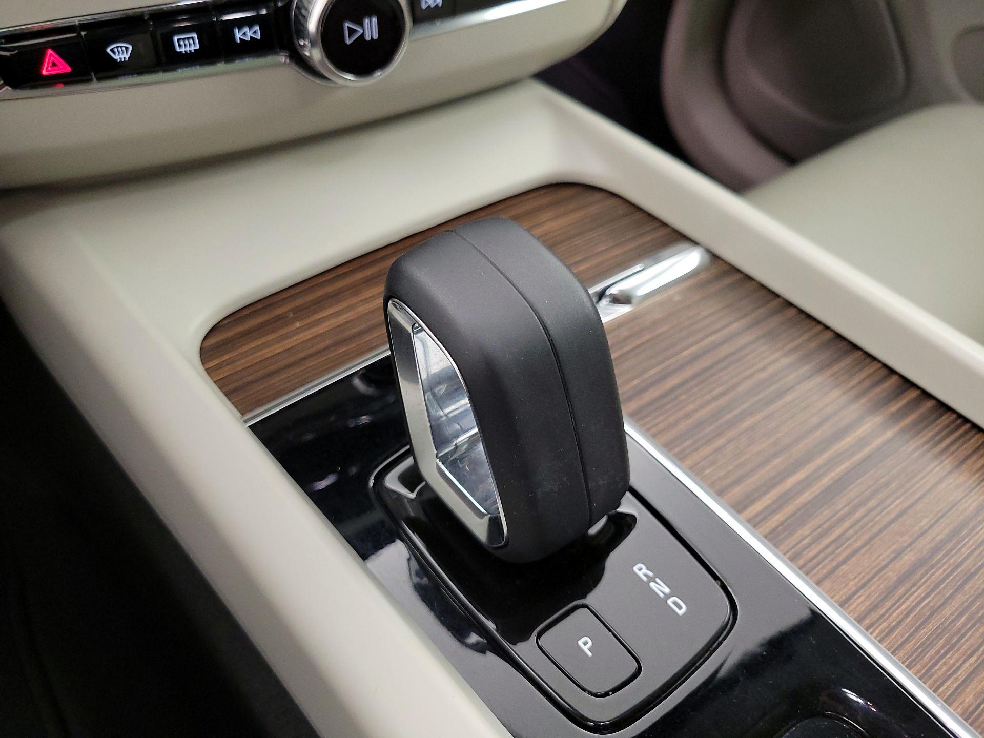 Thumbnail: 2022 Volvo XC60 - 18