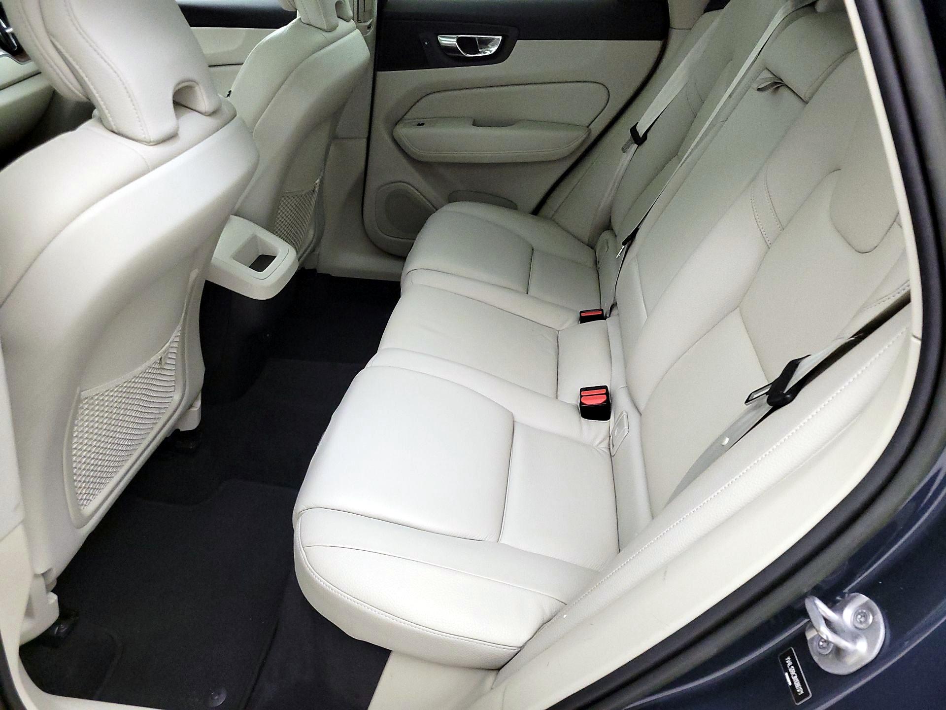 Thumbnail: 2022 Volvo XC60 - 20